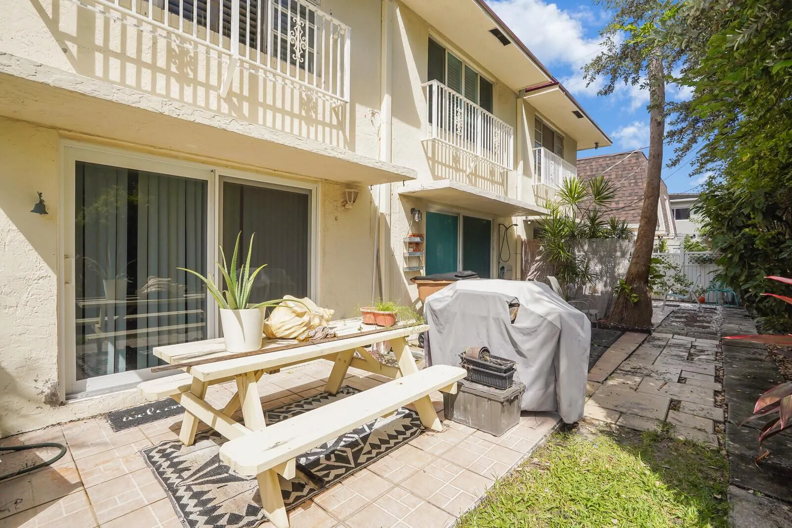 584 SE 20th Avenue, #2