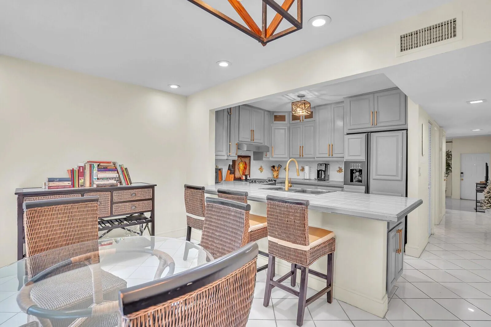 584 SE 20th Avenue, #2