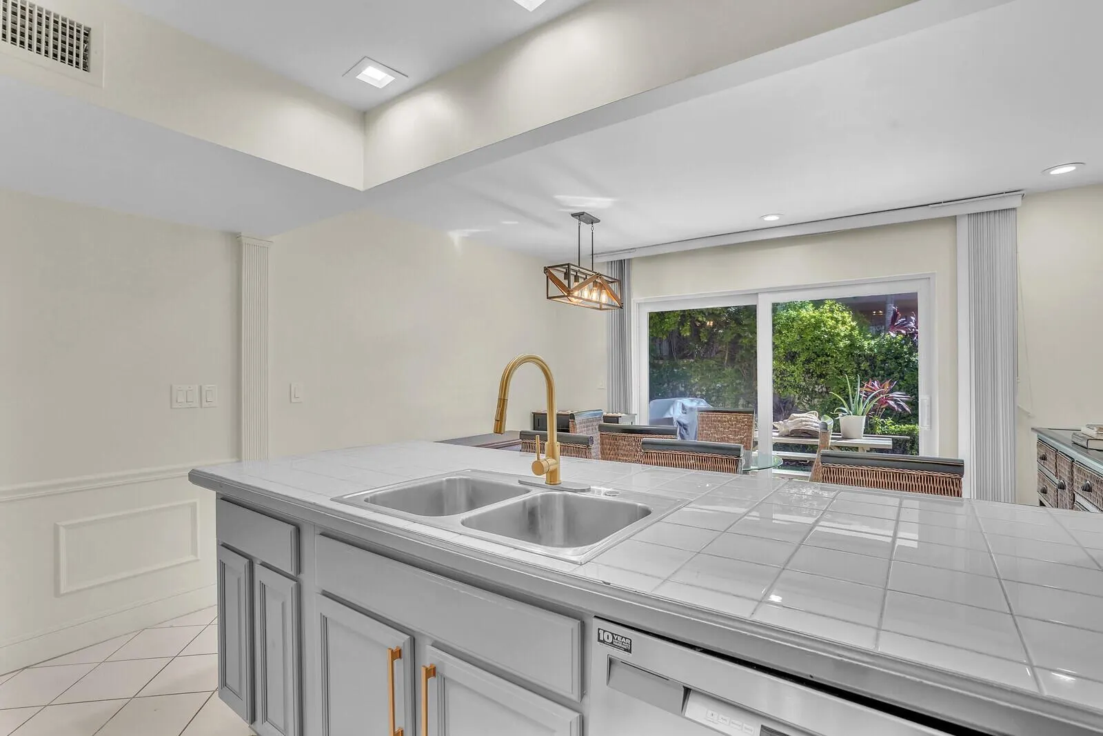 584 SE 20th Avenue, #2