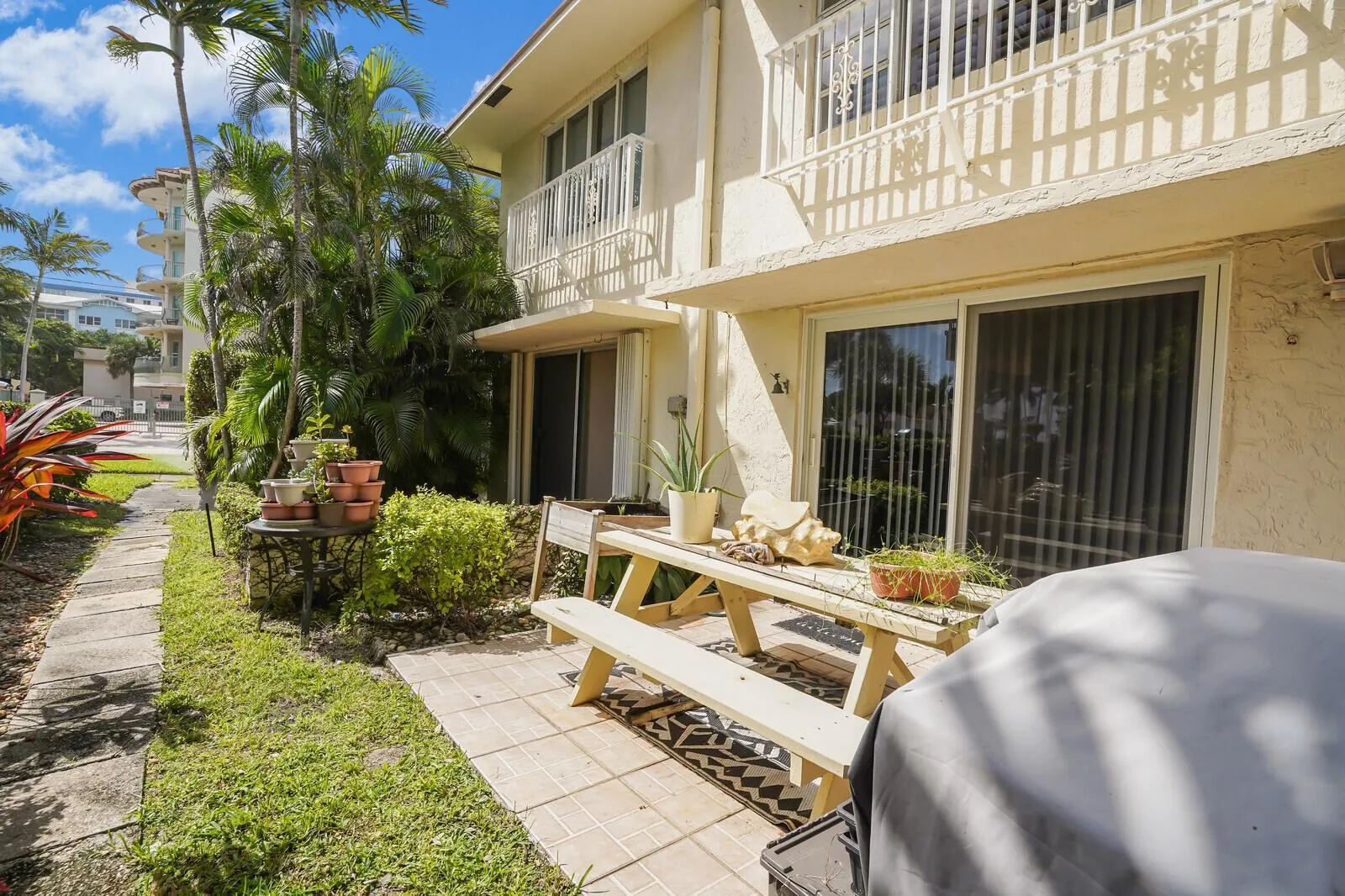 584 SE 20th Avenue, #2