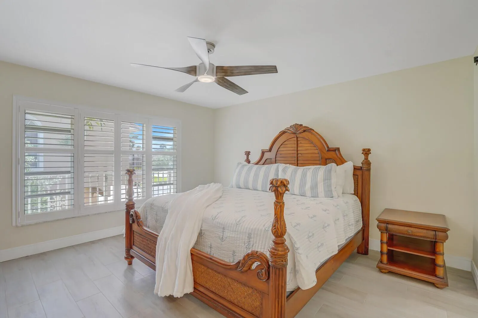 584 SE 20th Avenue, #2
