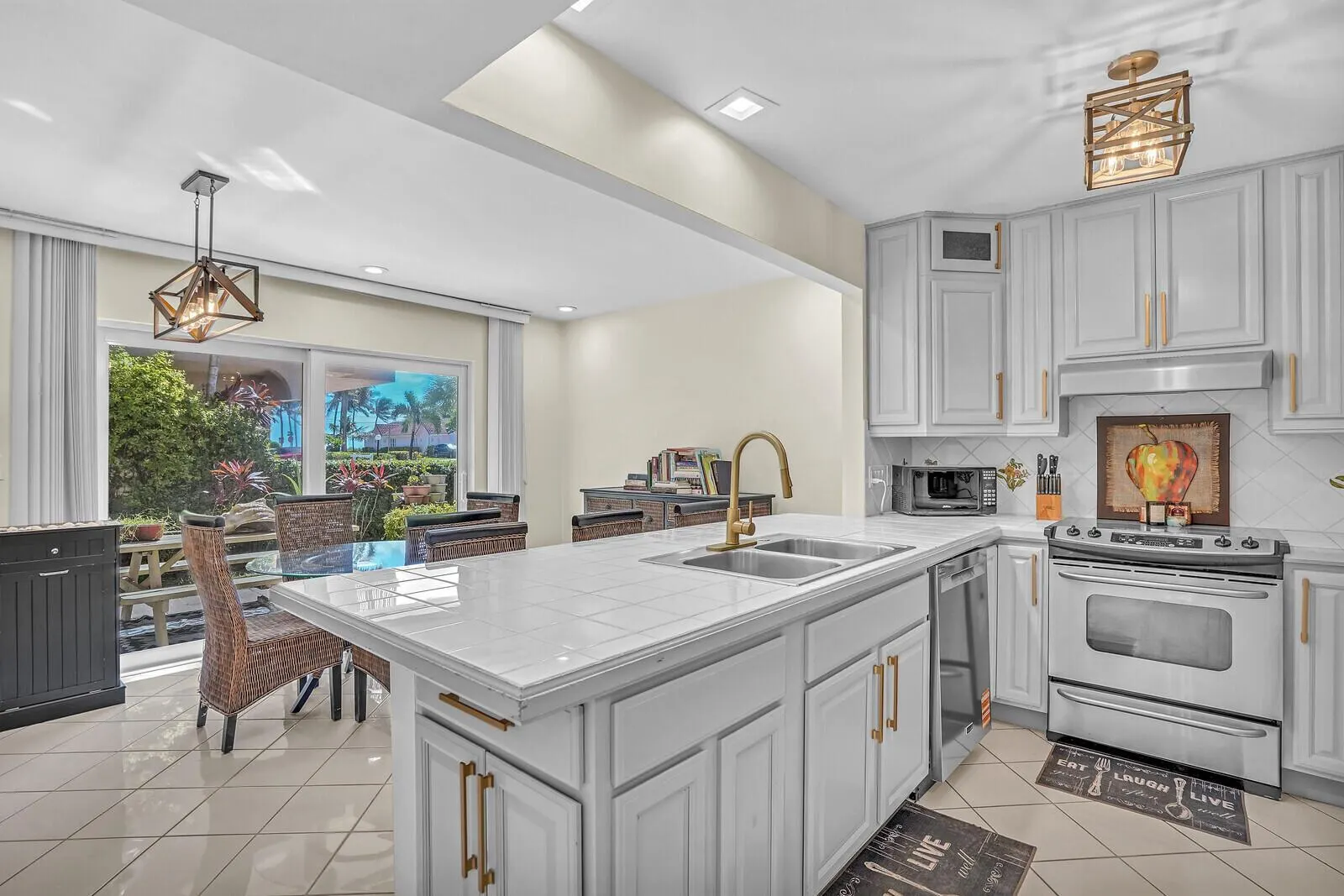 584 SE 20th Avenue, #2