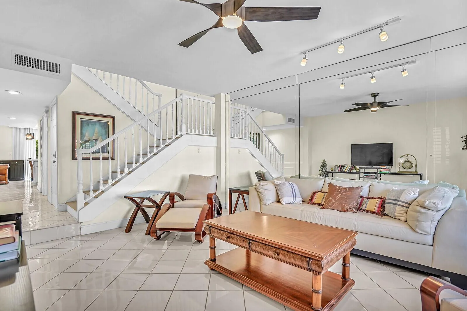 584 SE 20th Avenue, #2
