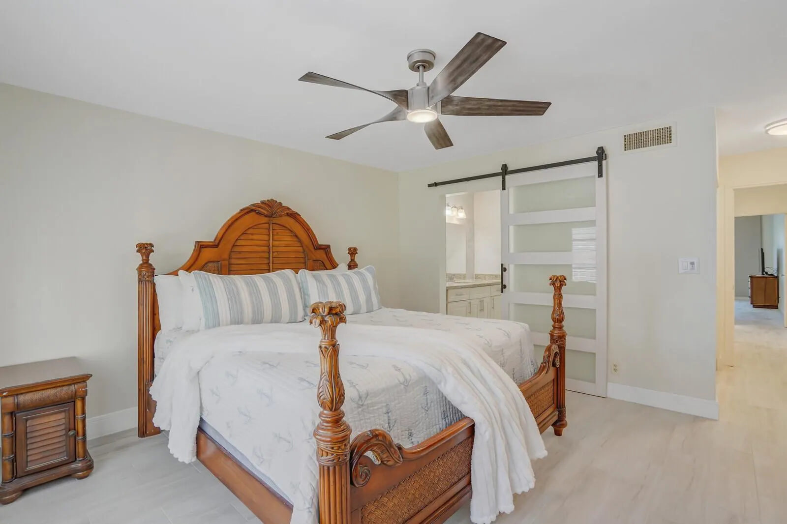 584 SE 20th Avenue, #2