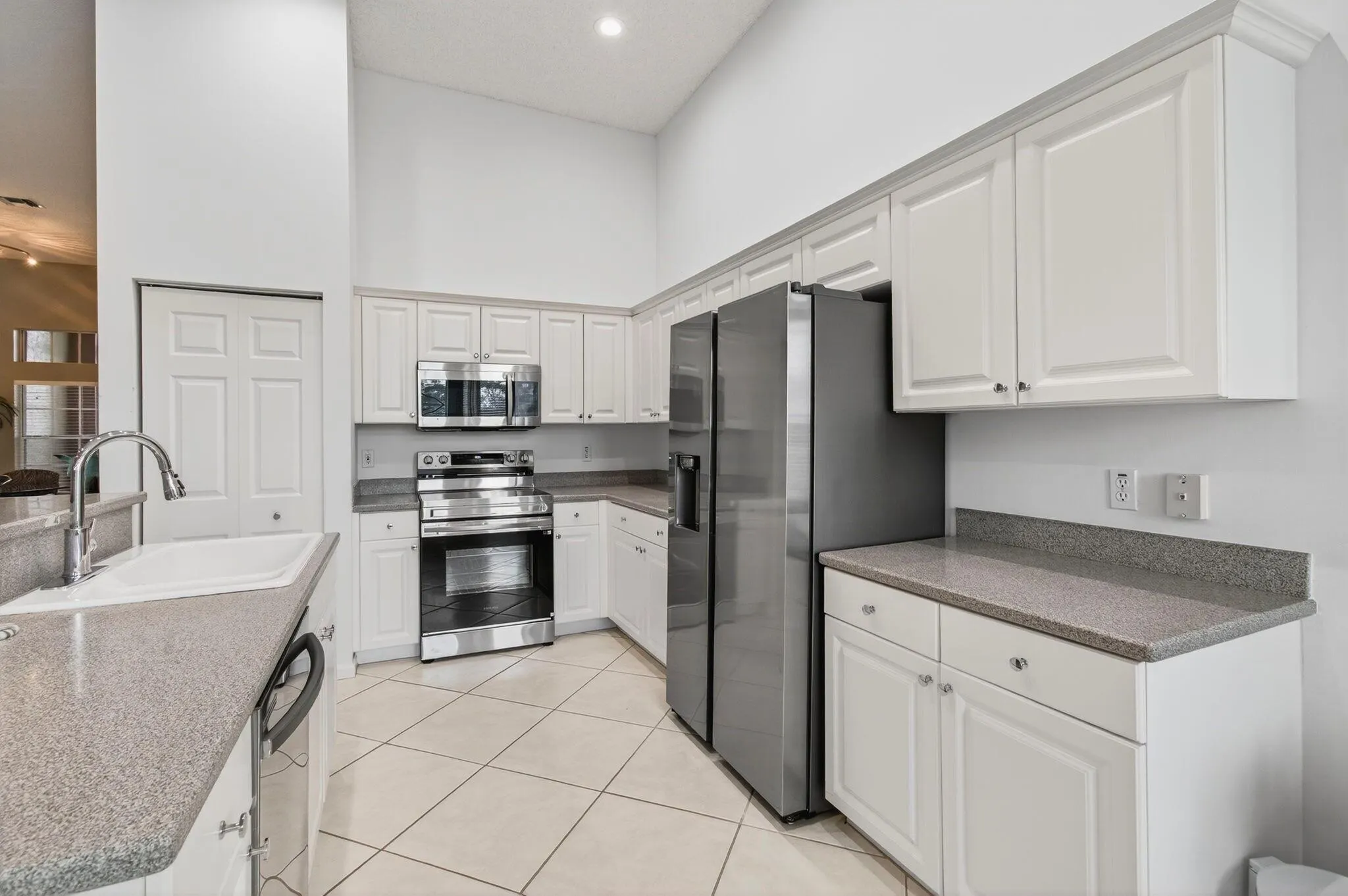6886 Swansea Lane