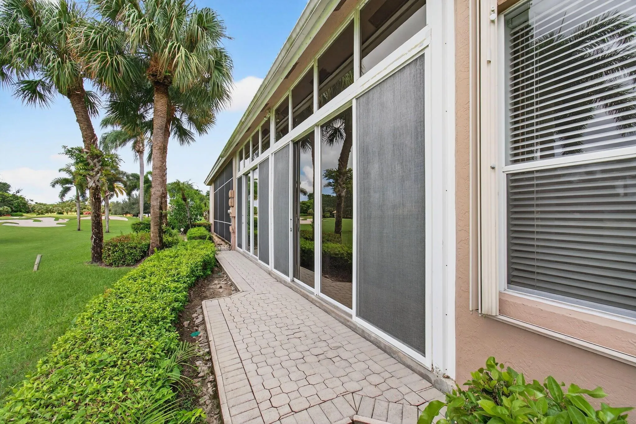 6886 Swansea Lane