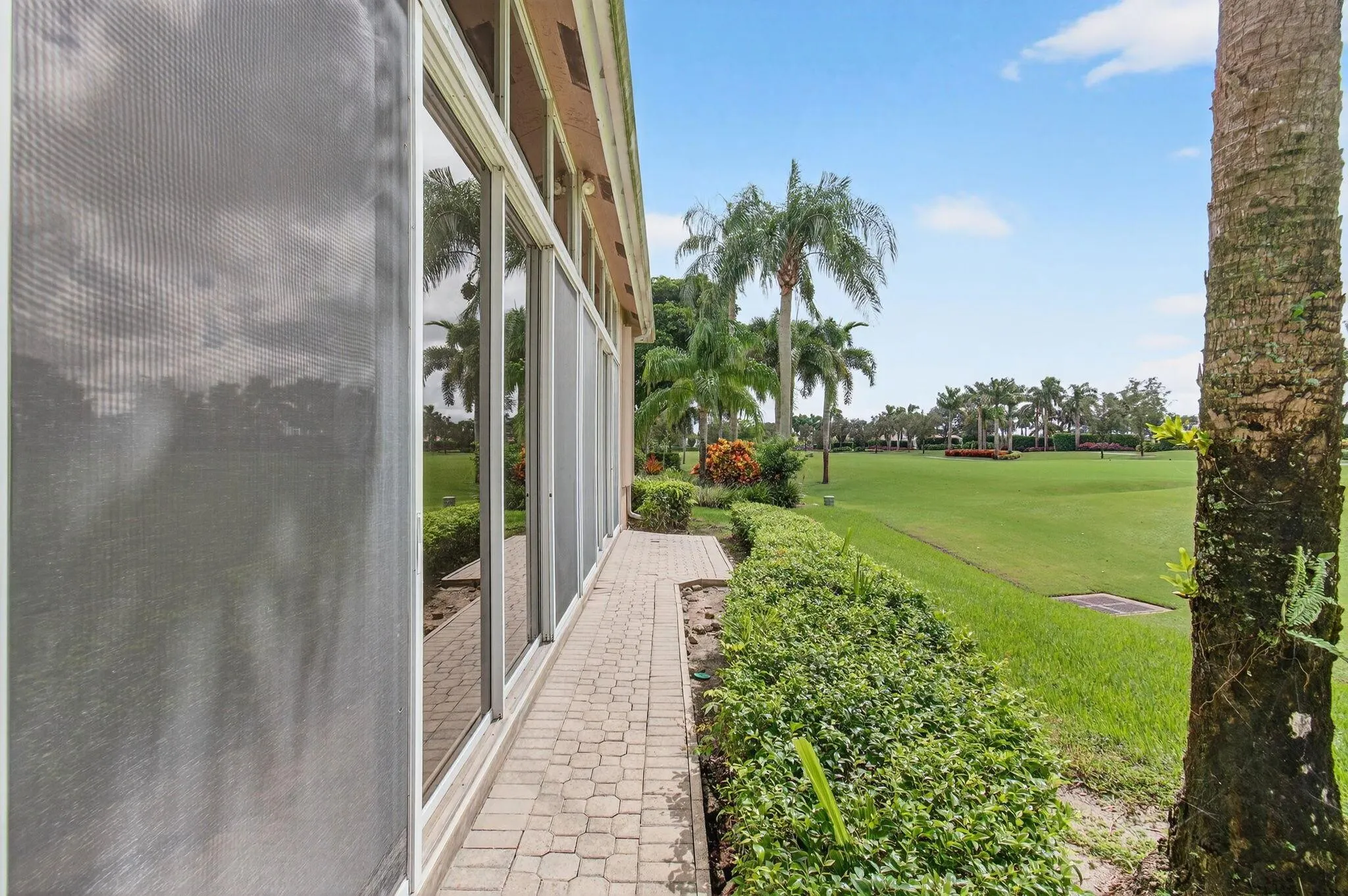6886 Swansea Lane