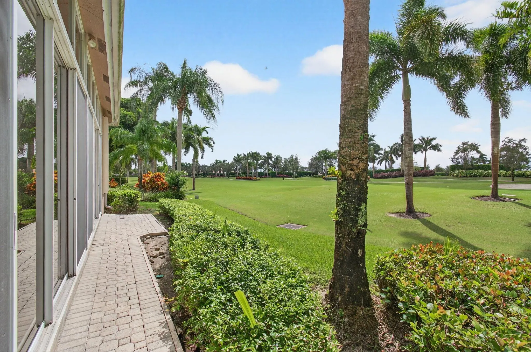 6886 Swansea Lane