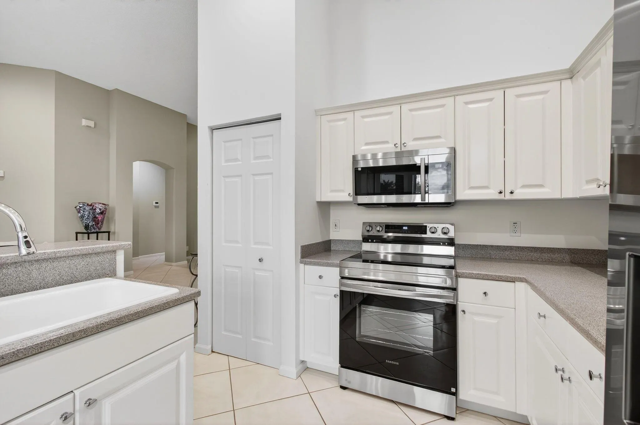 6886 Swansea Lane
