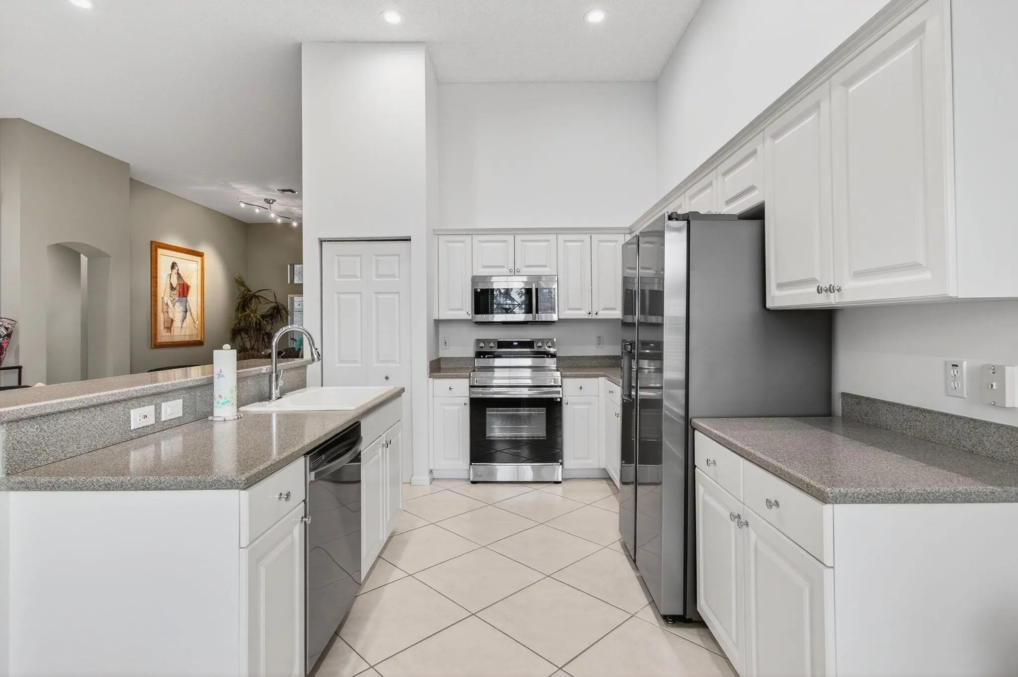 6886 Swansea Lane