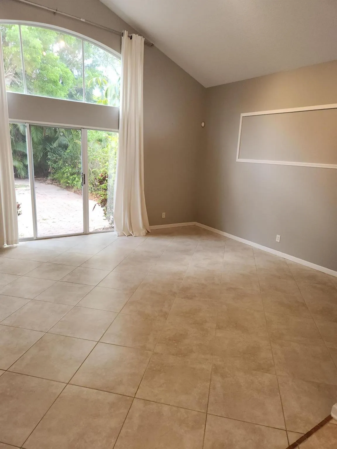 5242 Victoria Circle