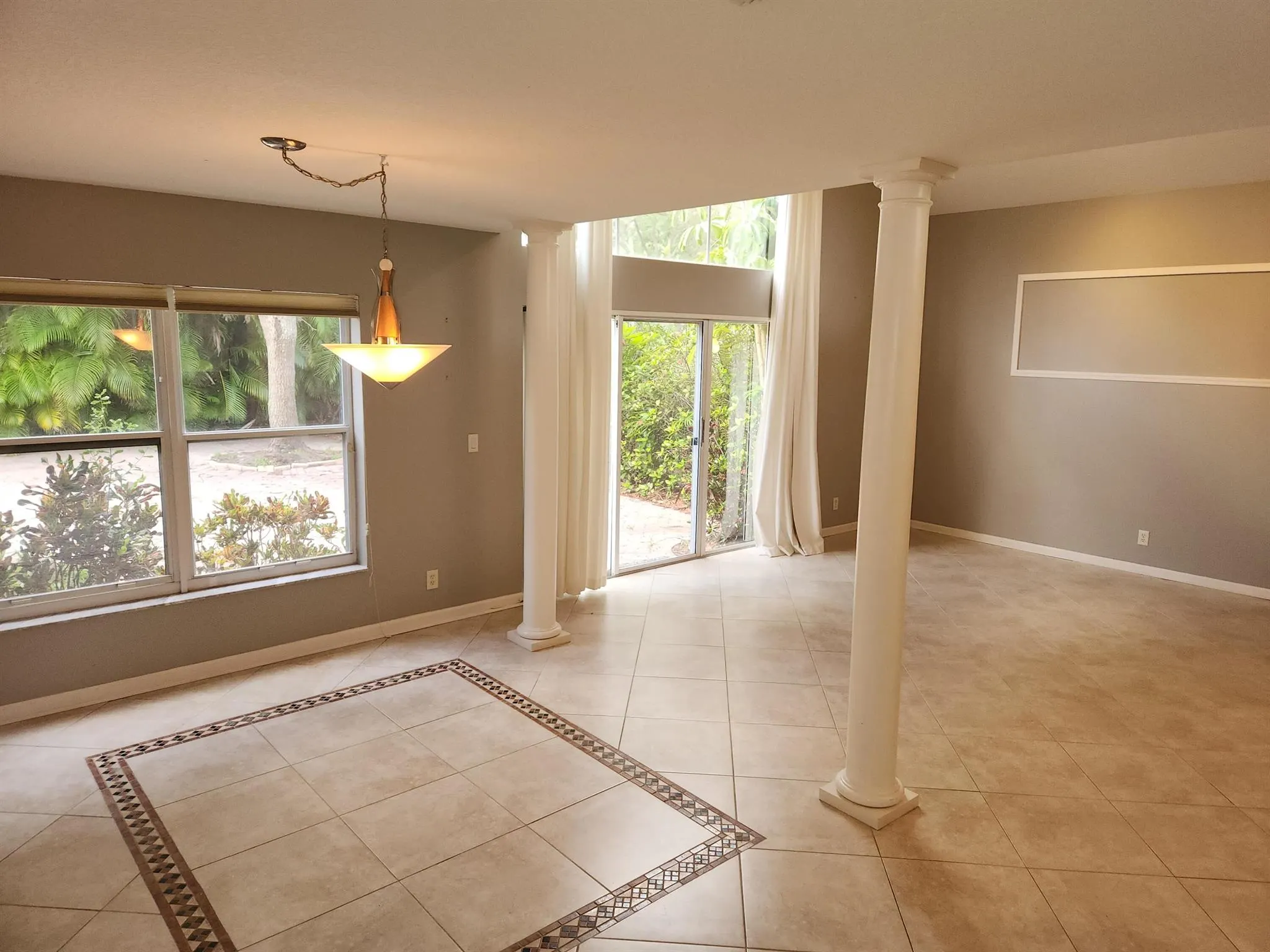 5242 Victoria Circle