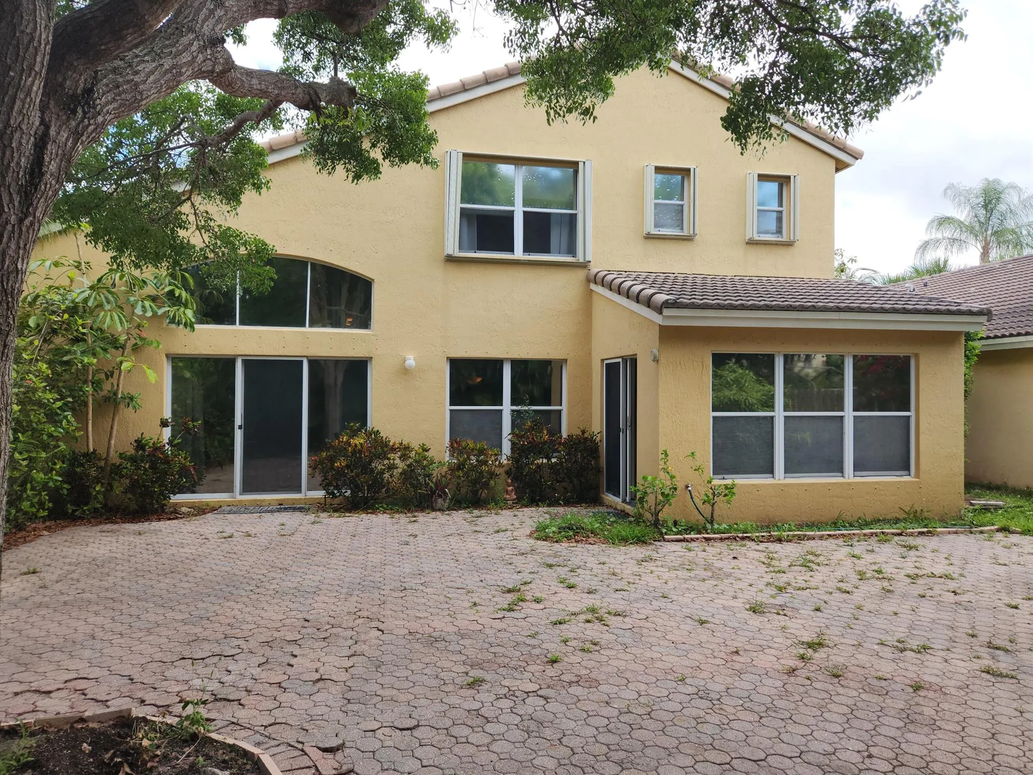 5242 Victoria Circle