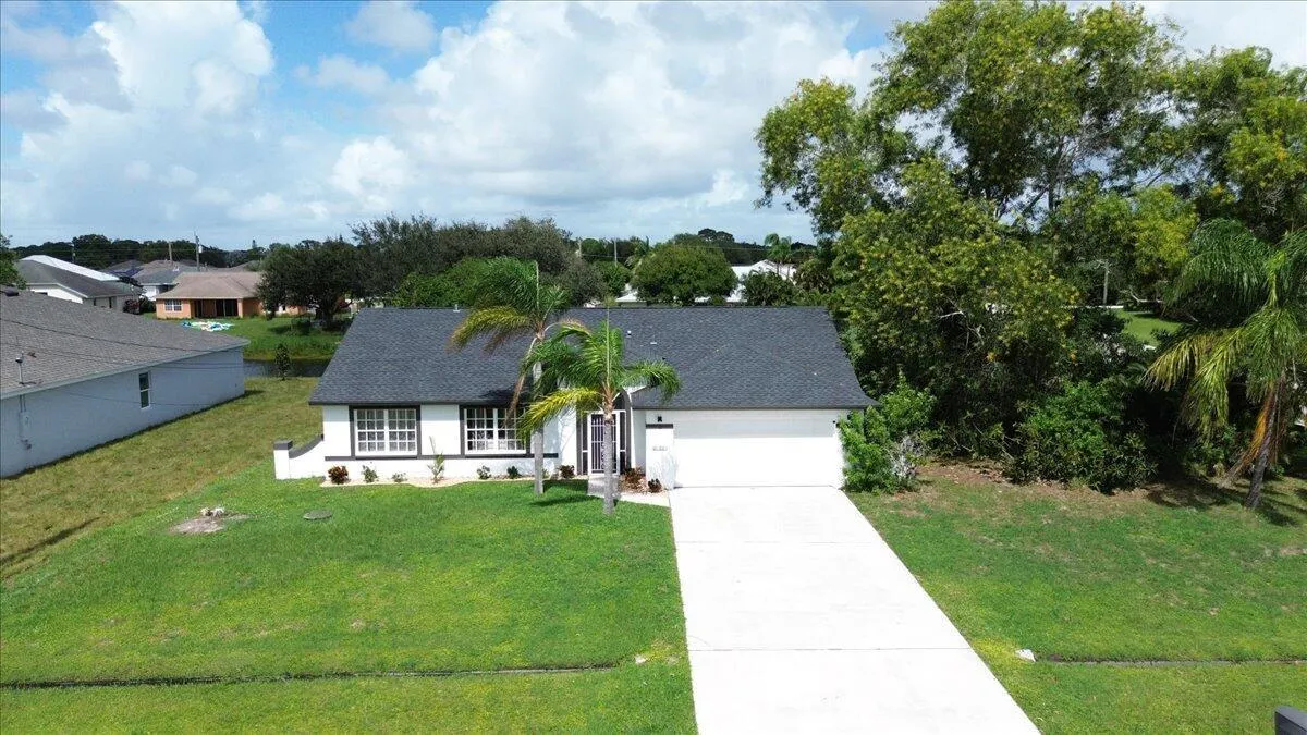 2400 SE Charleston Drive