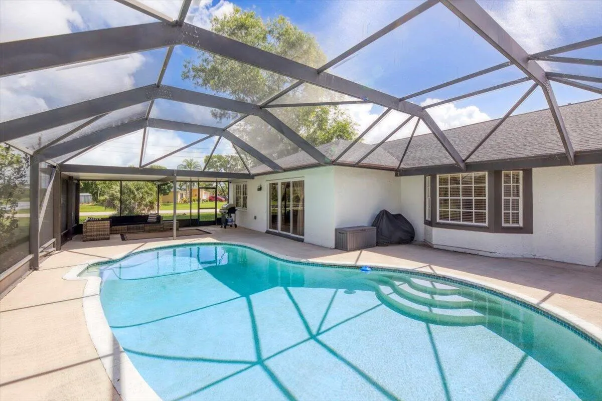 2400 SE Charleston Drive