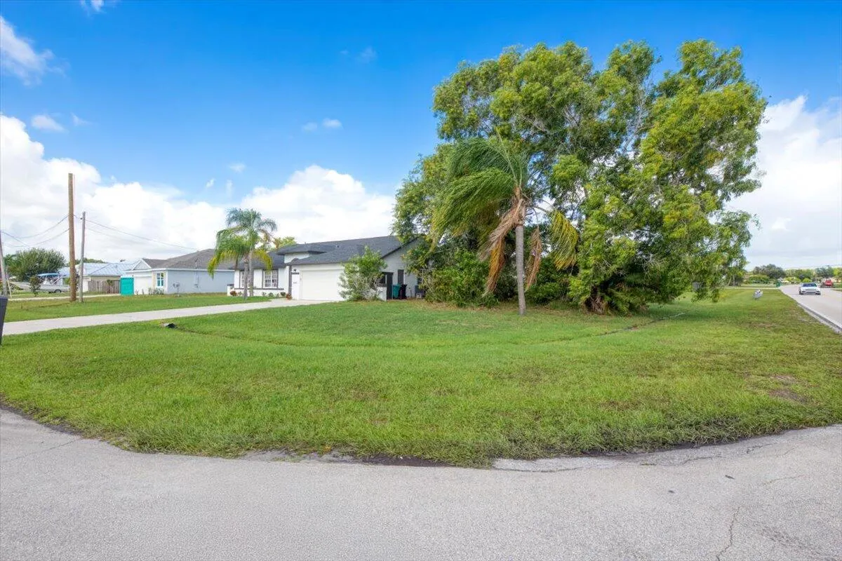 2400 SE Charleston Drive