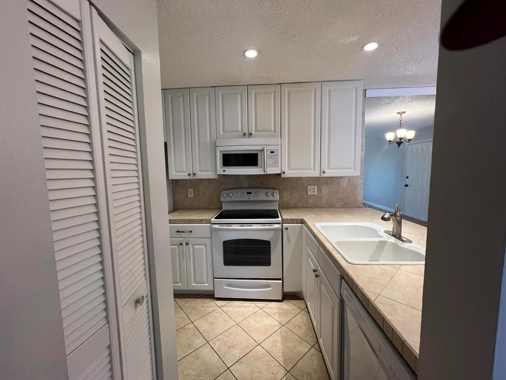3402 Gardens East Drive, #18b