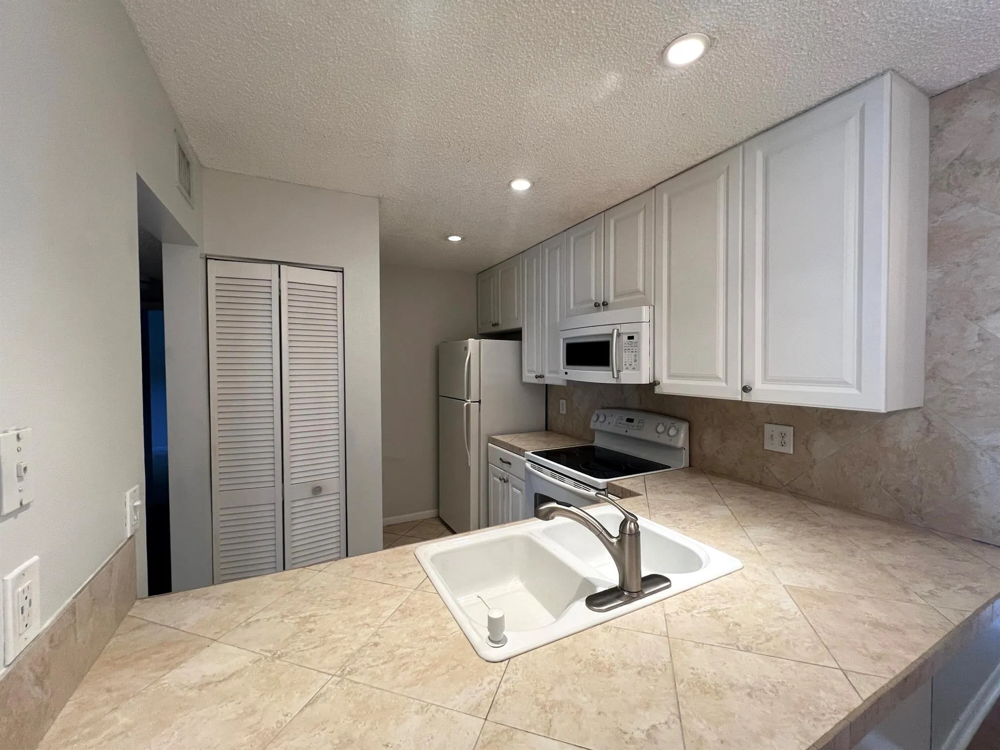 3402 Gardens East Drive, #18b
