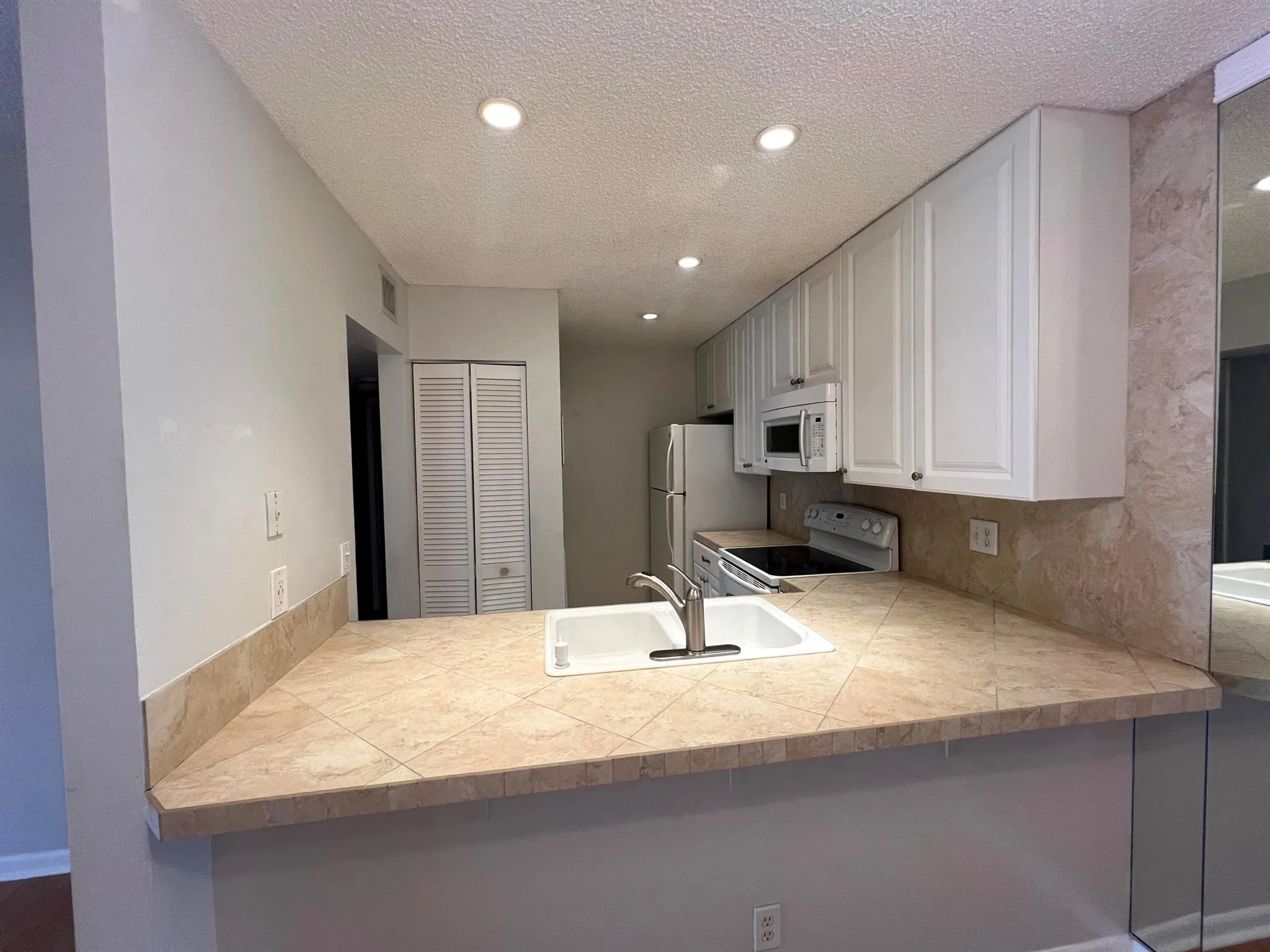 3402 Gardens East Drive, #18b