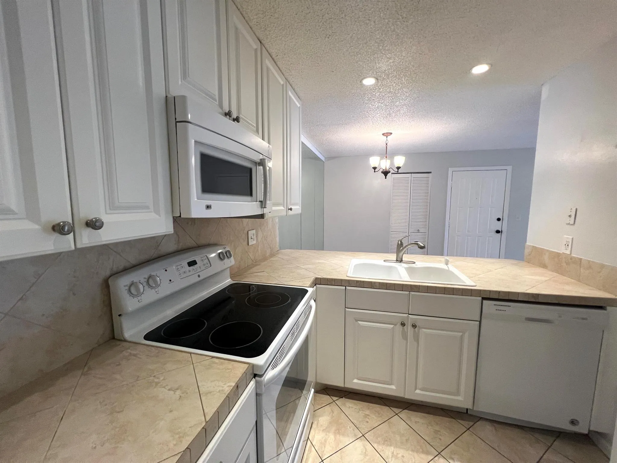 3402 Gardens East Drive, #18b