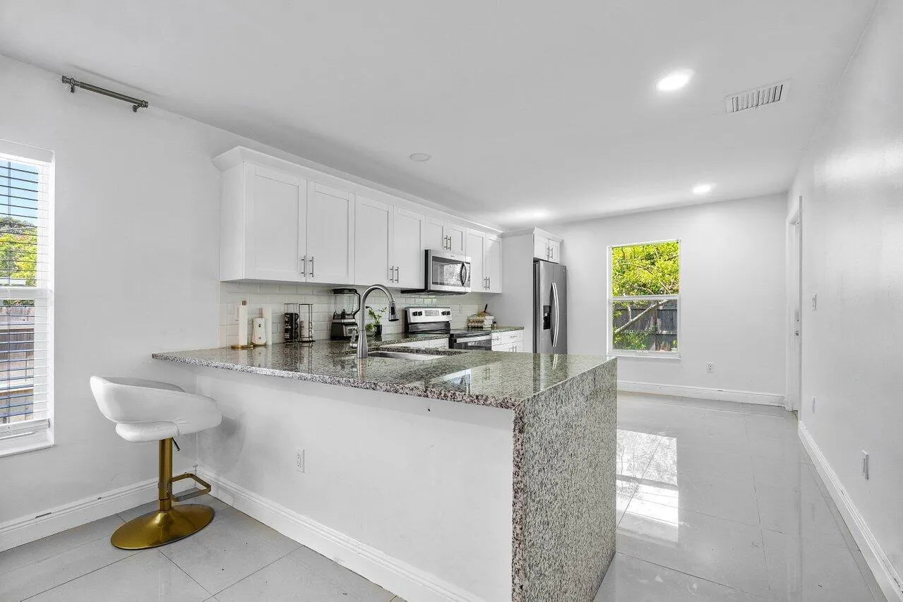625 Forest Hill Boulevard