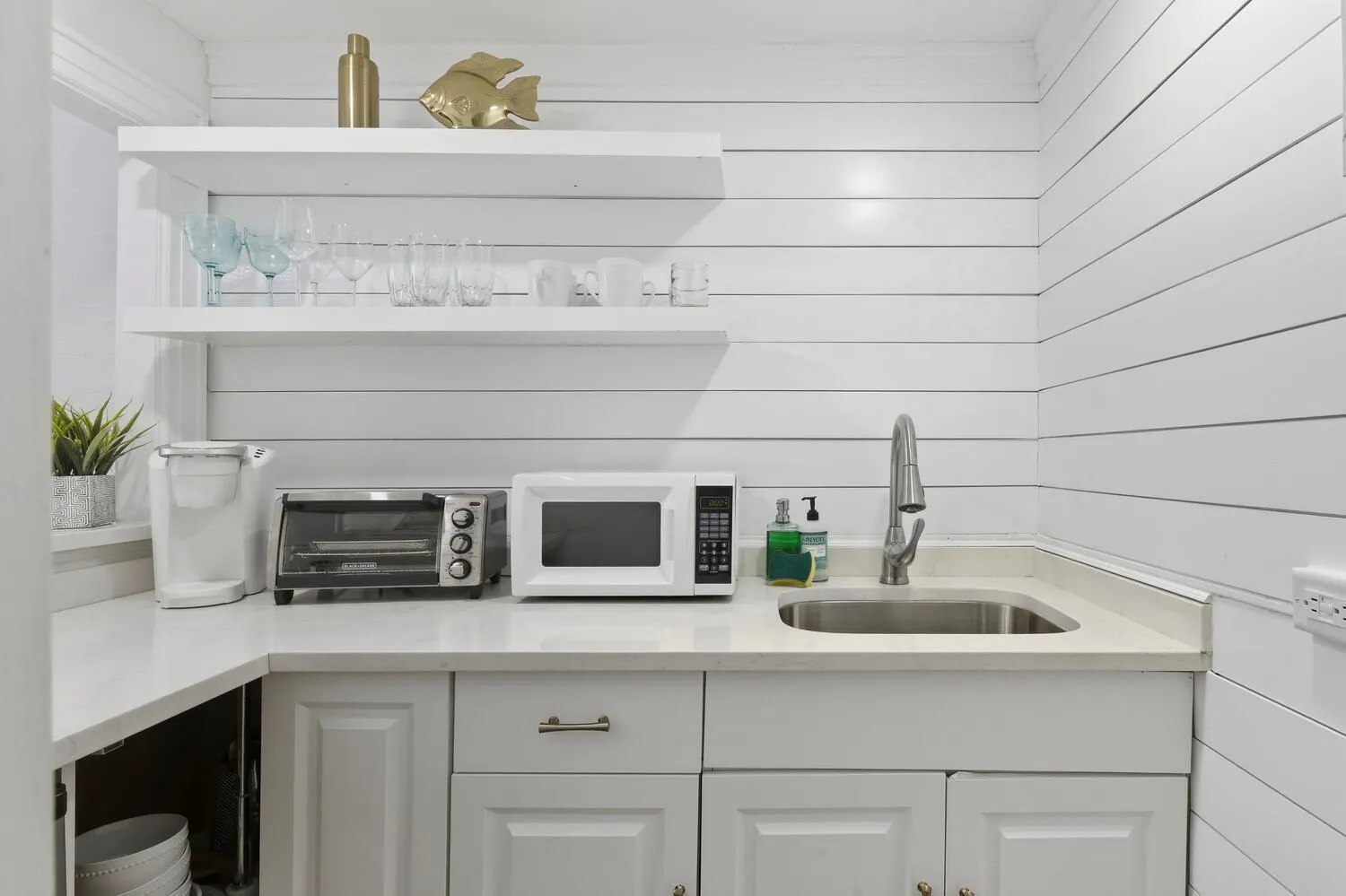 235 Sunrise Avenue, #2259