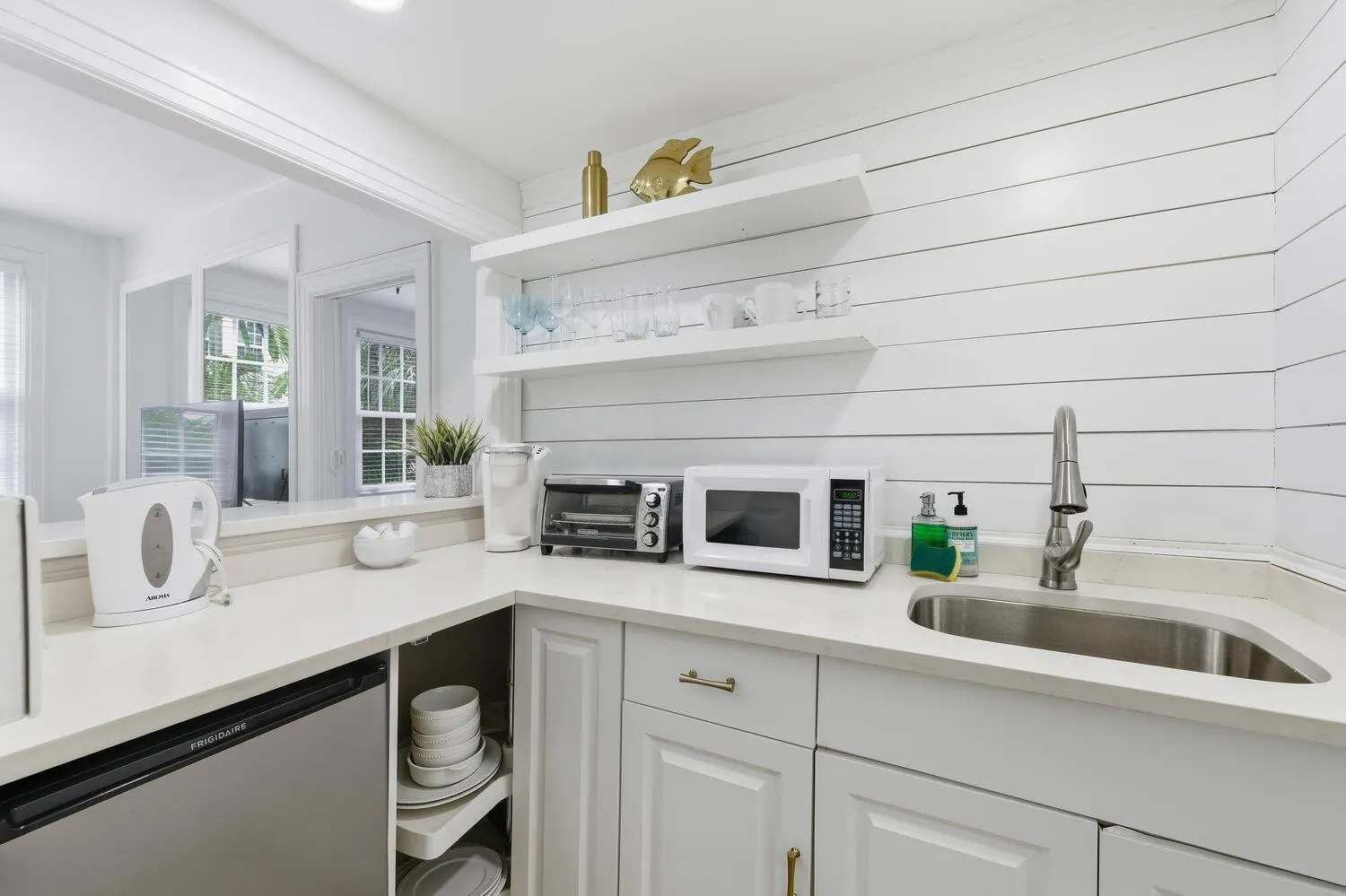235 Sunrise Avenue, #2259