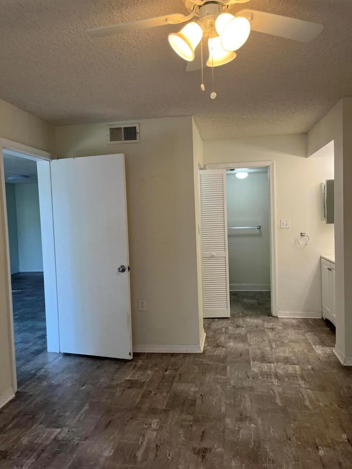 6104 Glenmoor Drive