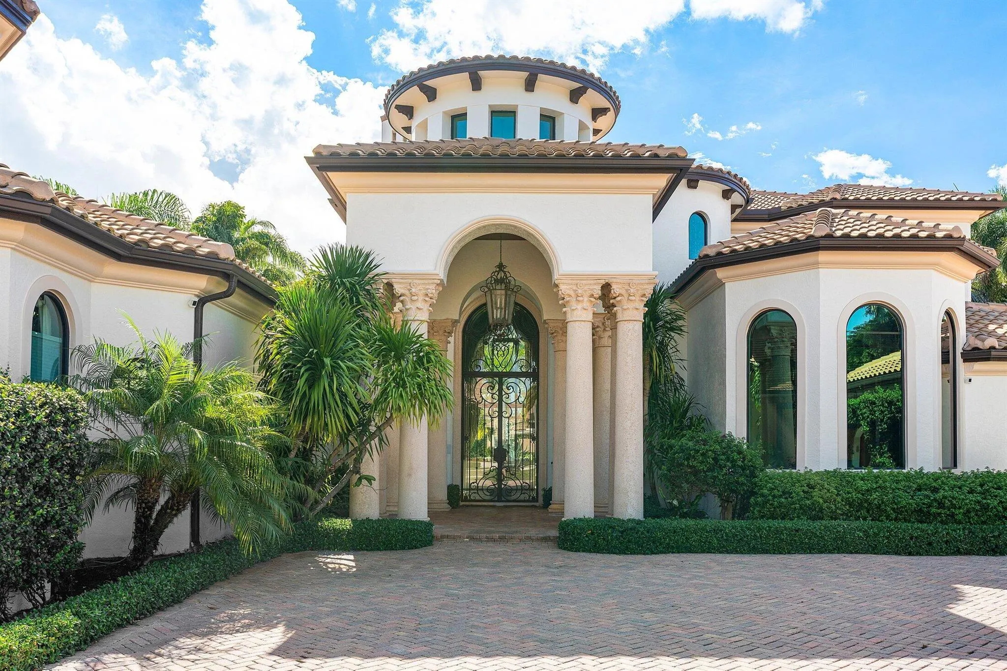 207 Grand Pointe Drive