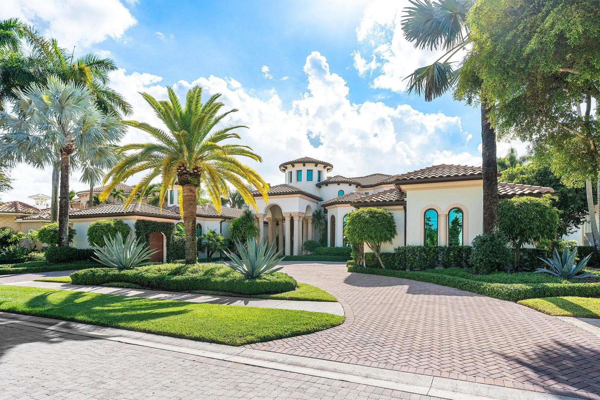 207 Grand Pointe Drive