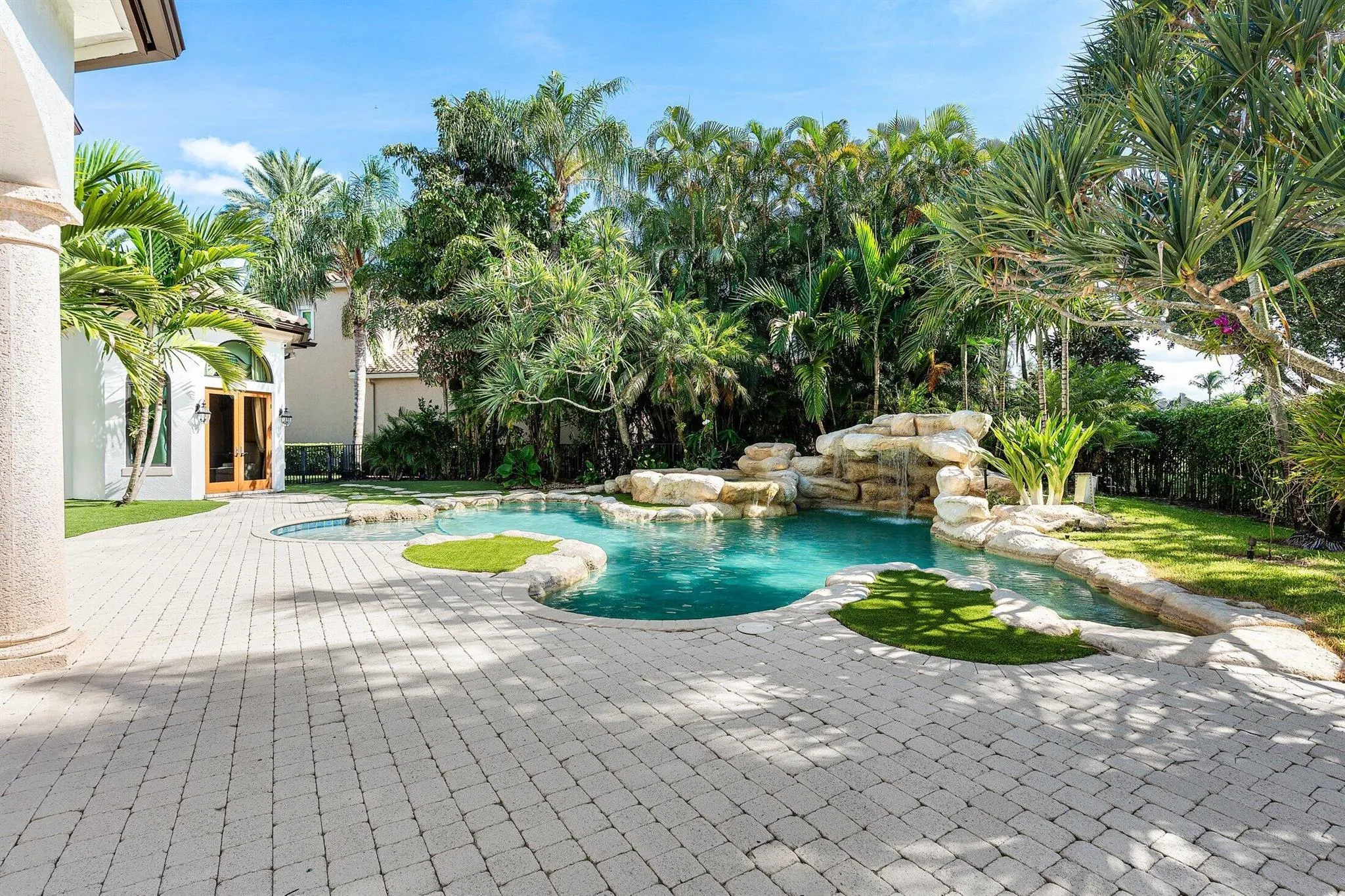 207 Grand Pointe Drive
