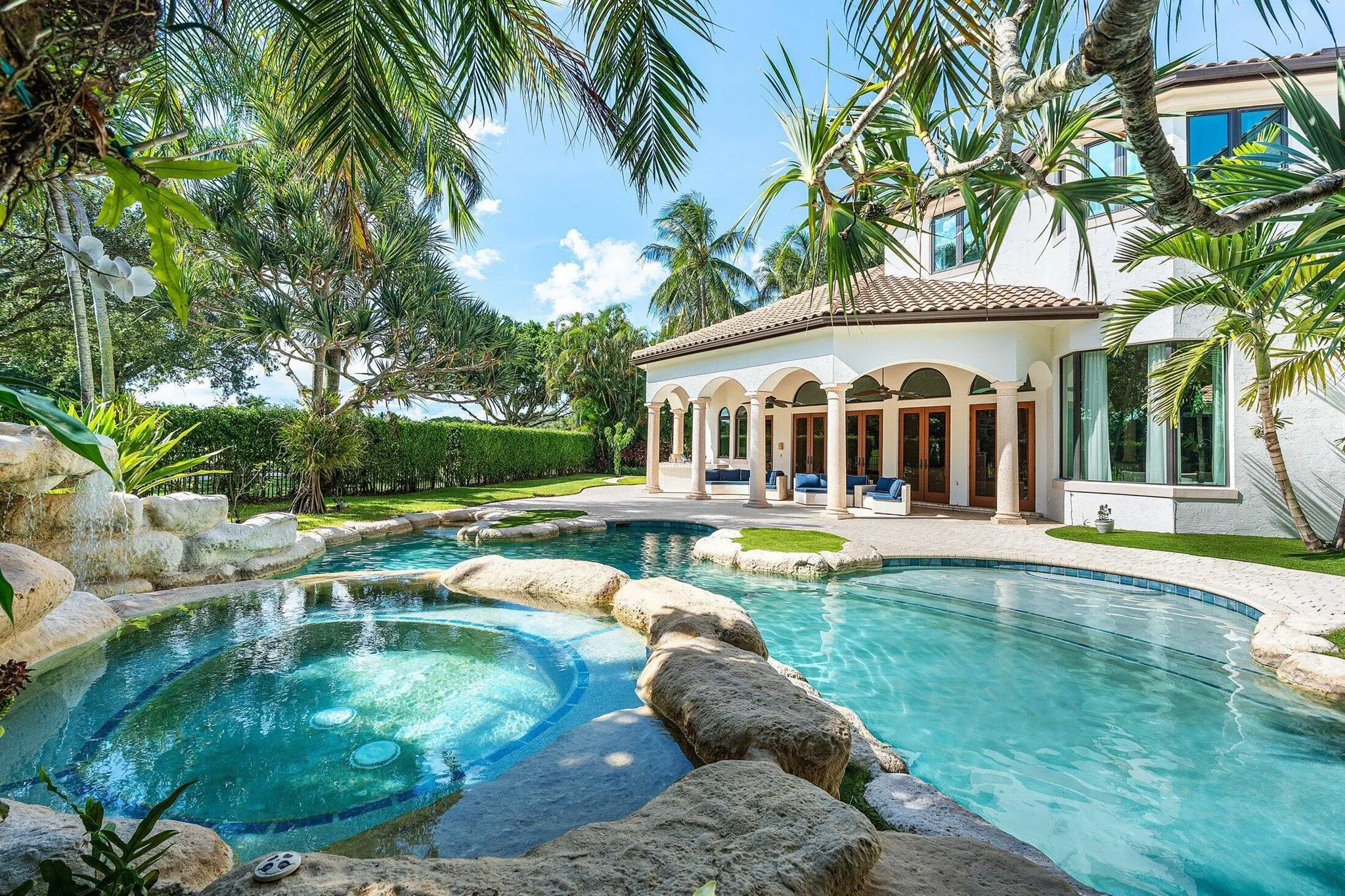 207 Grand Pointe Drive