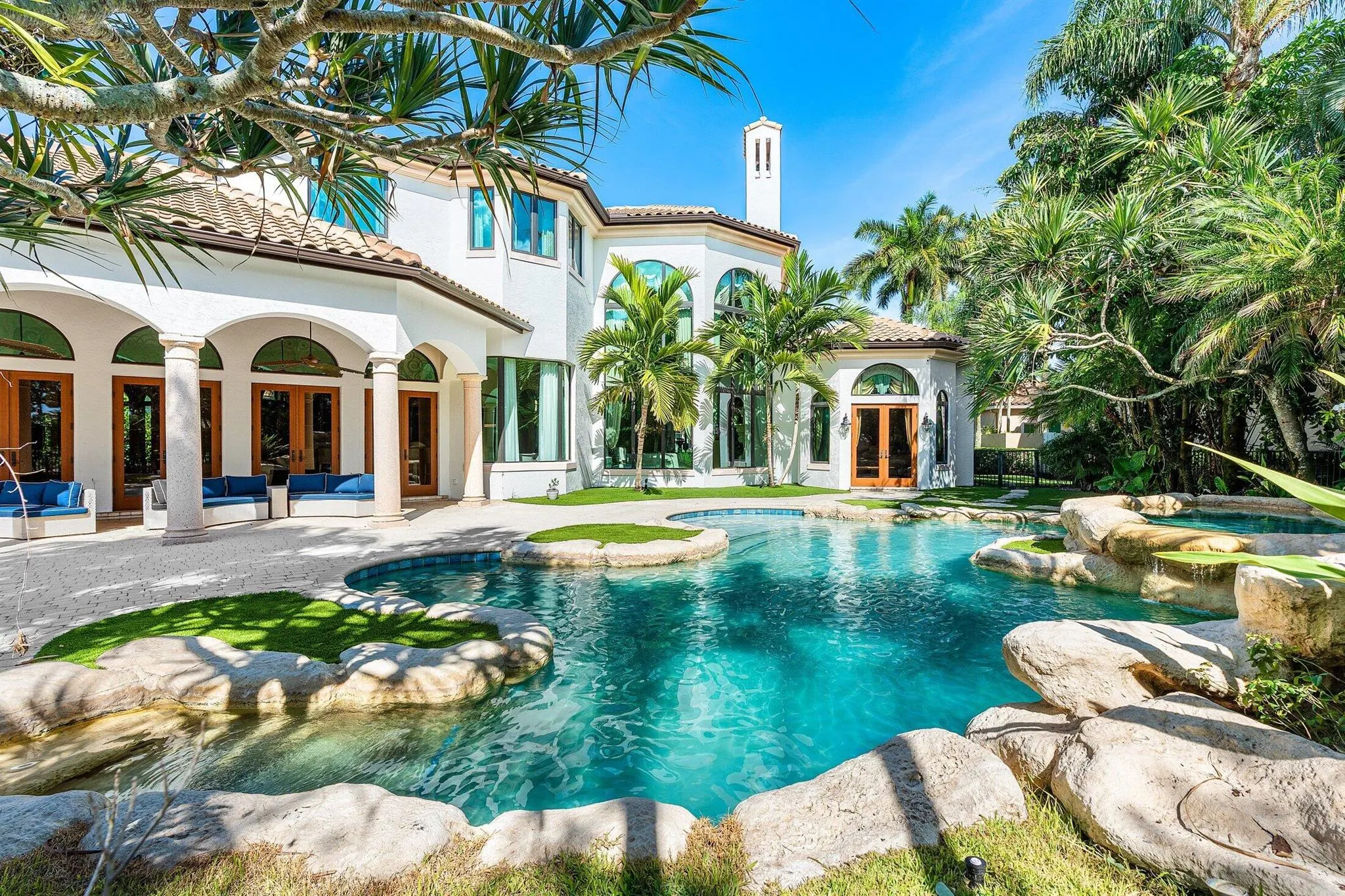 207 Grand Pointe Drive