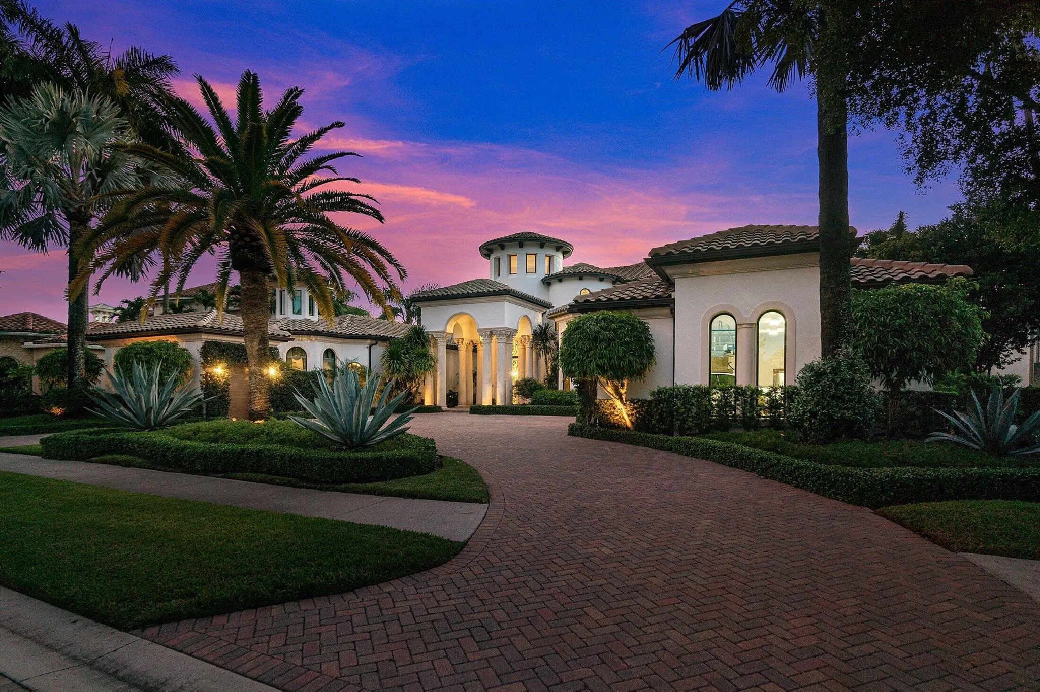 207 Grand Pointe Drive