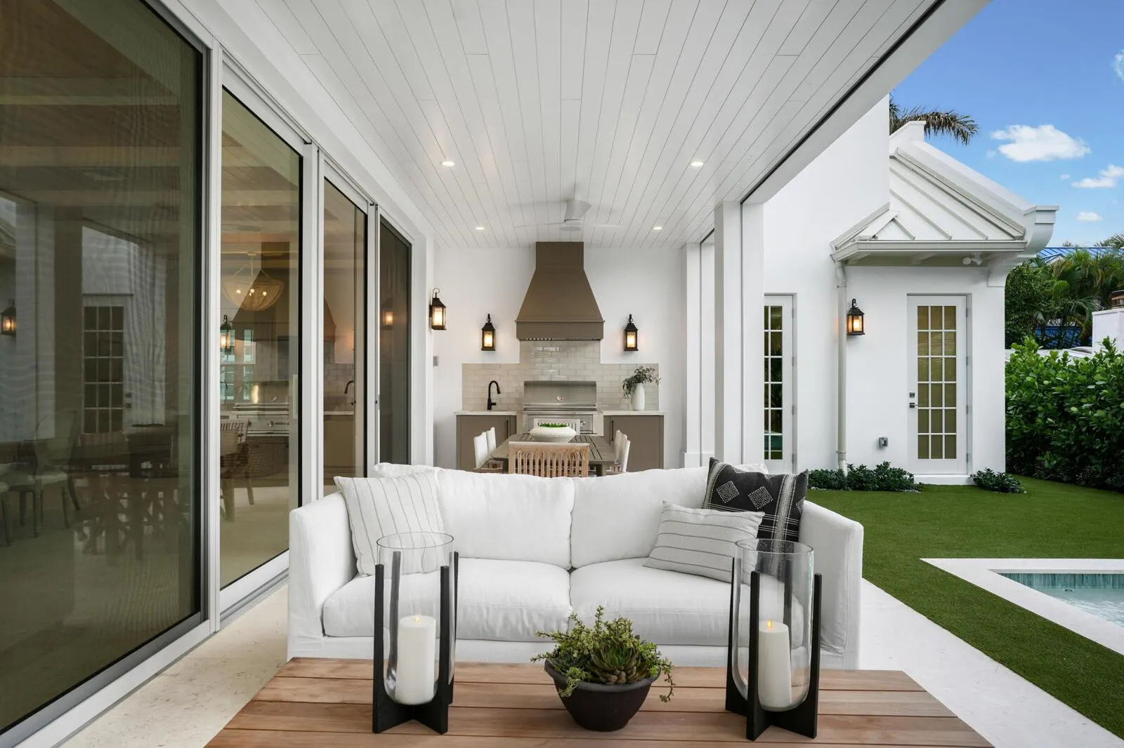 1114 Vista Del Mar Drive N