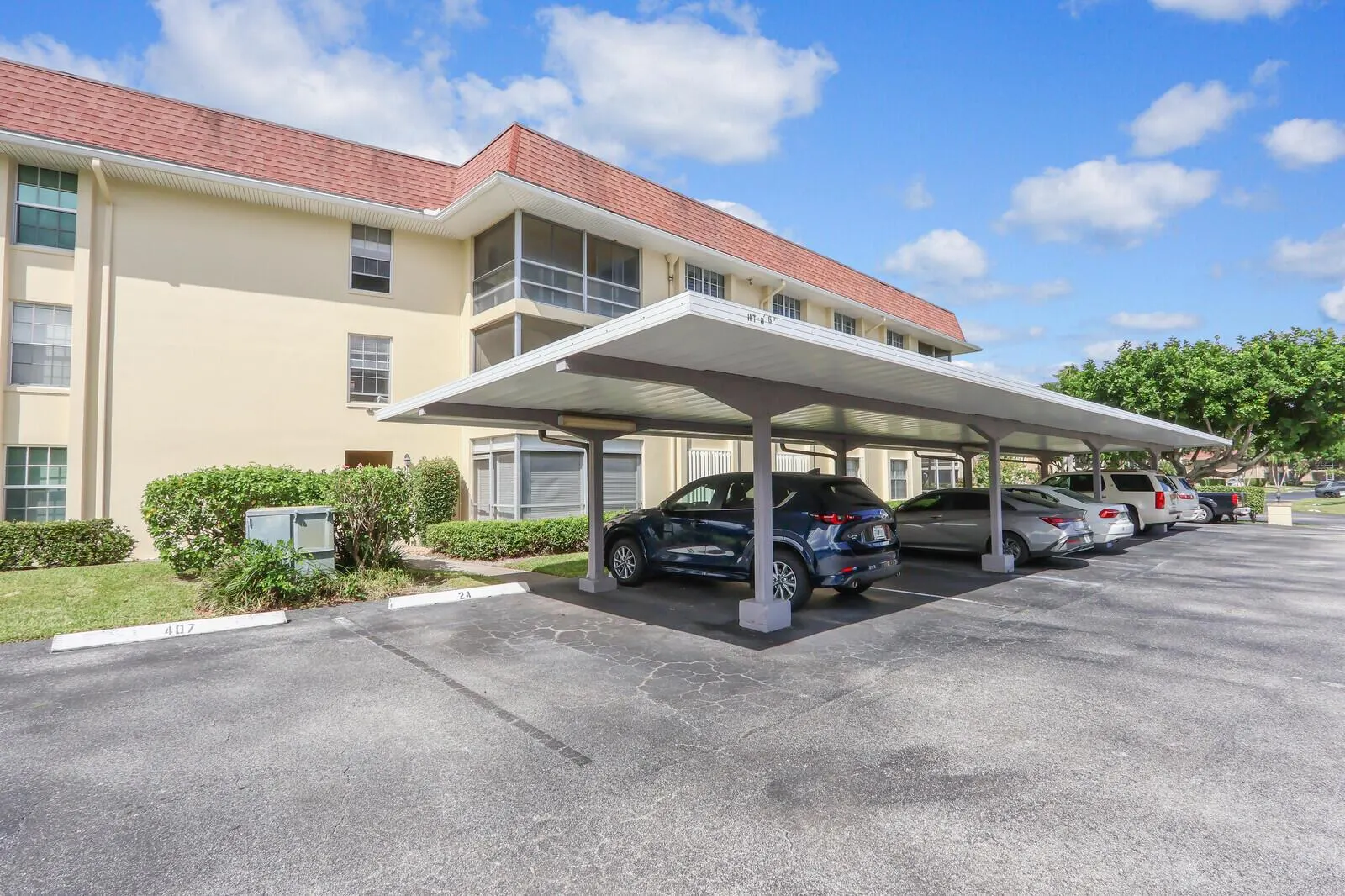 5540 Tamberlane Circle, #118