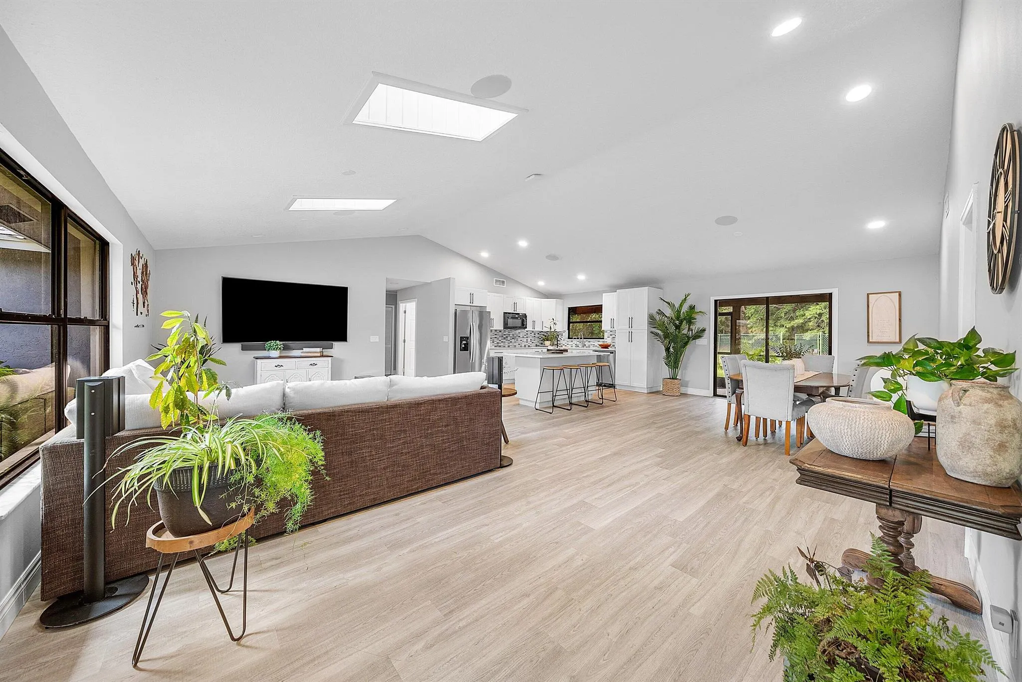 1252 Raintree Lane