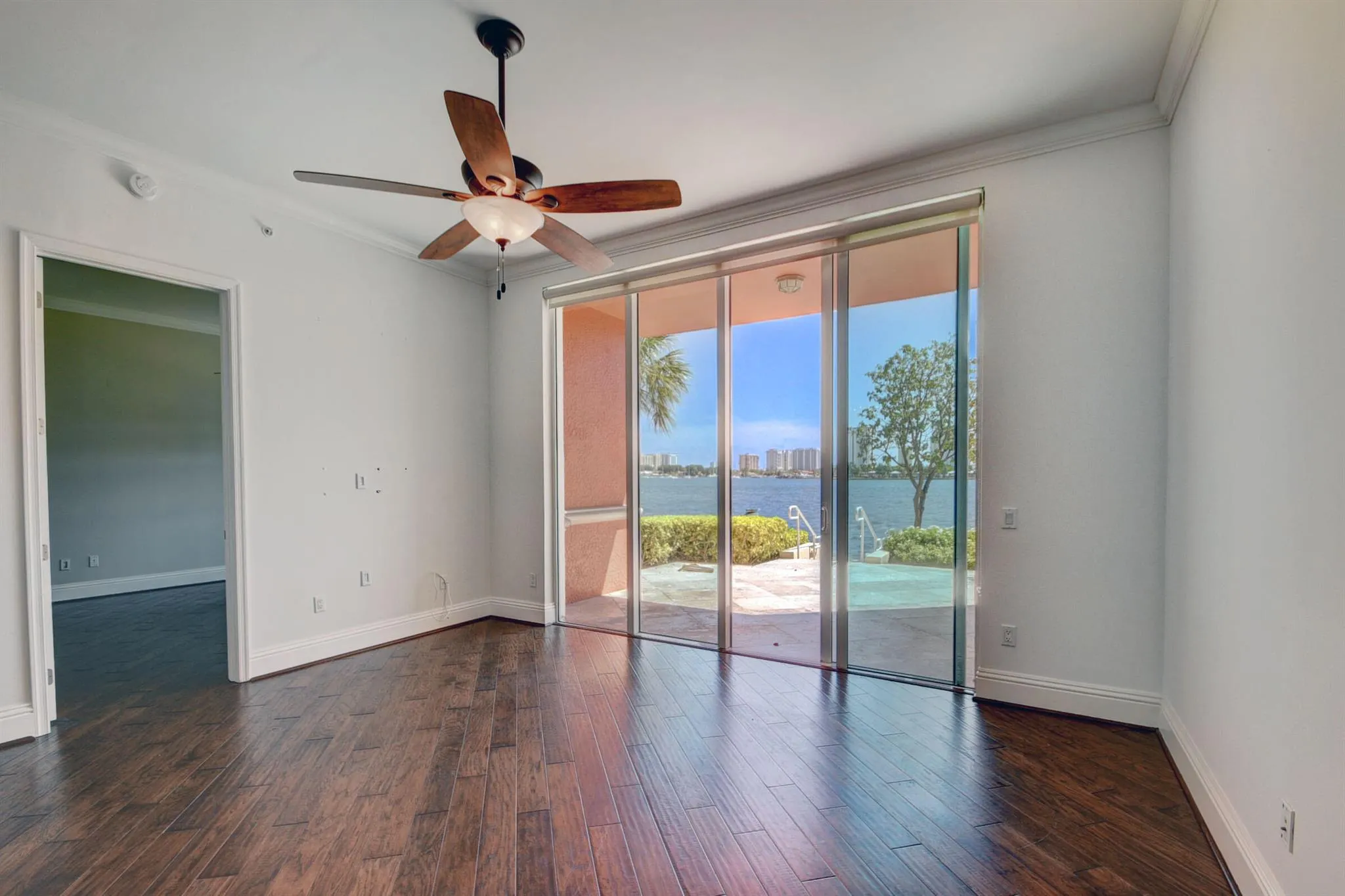 2640 Lake Shore Drive, #115