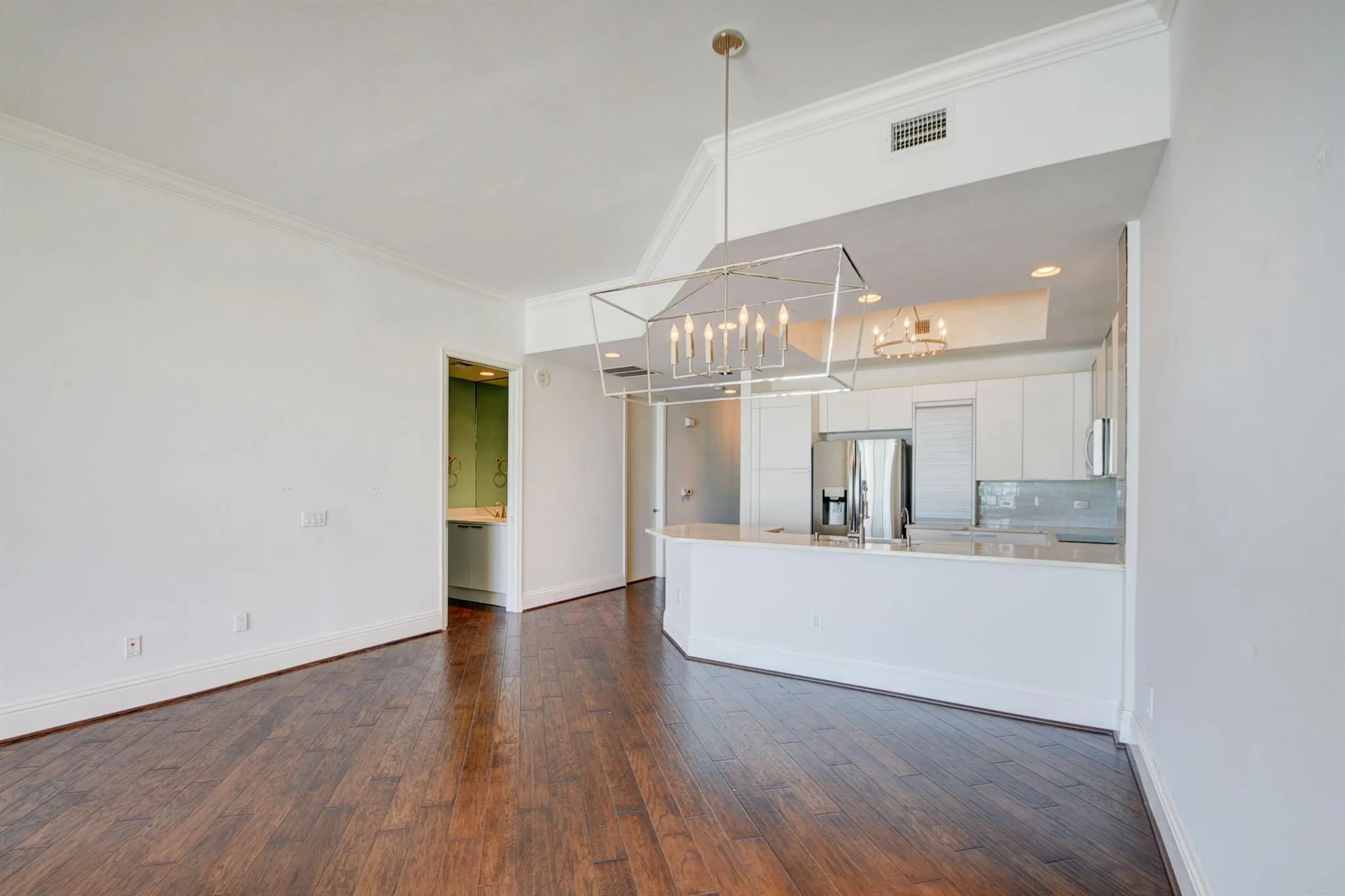 2640 Lake Shore Drive, #115