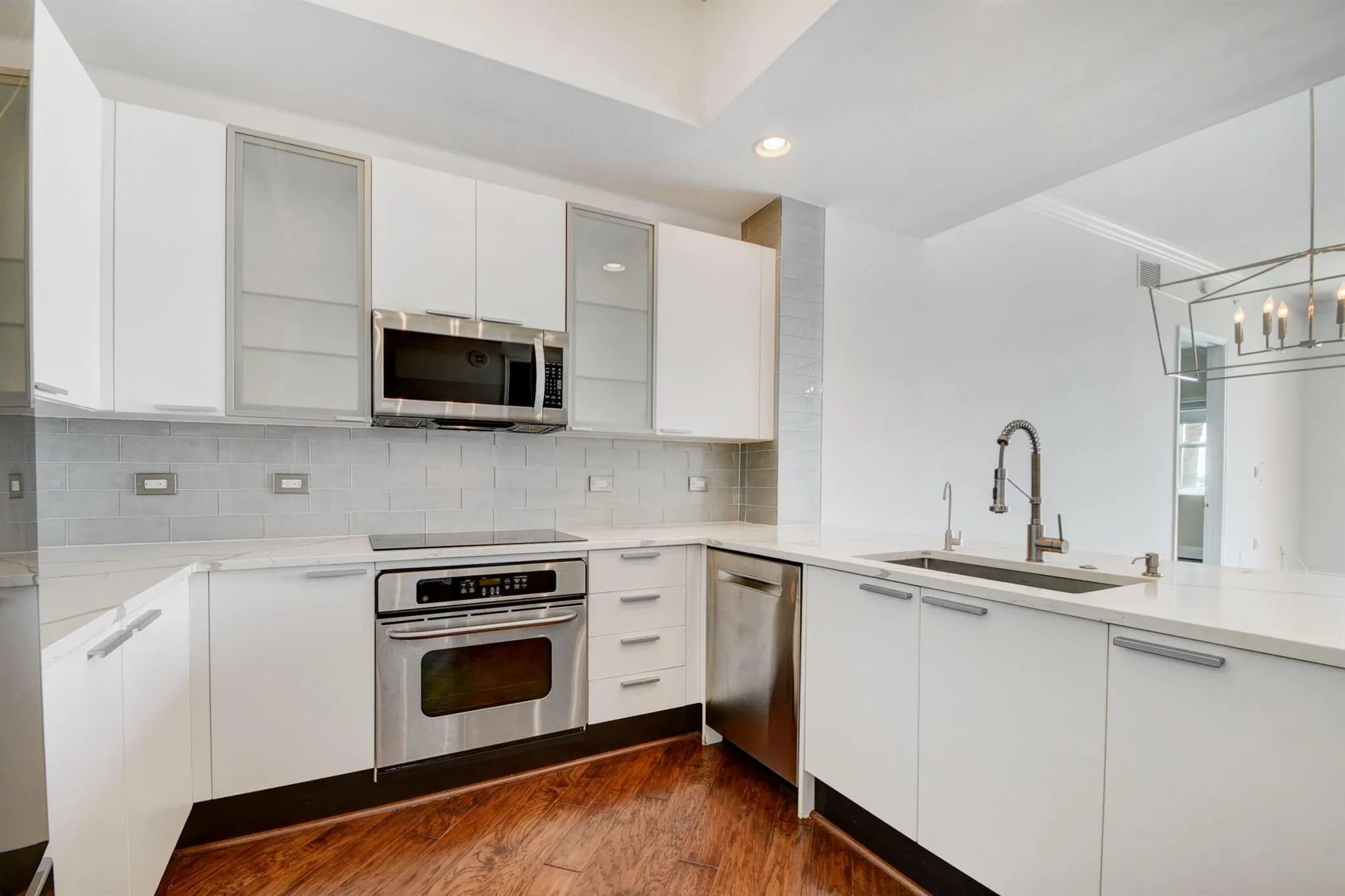 2640 Lake Shore Drive, #115