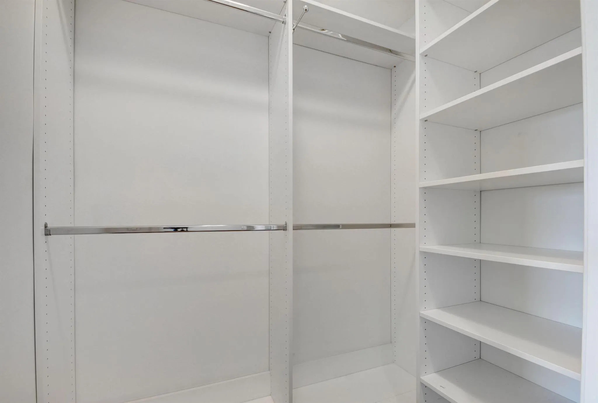 2640 Lake Shore Drive, #115