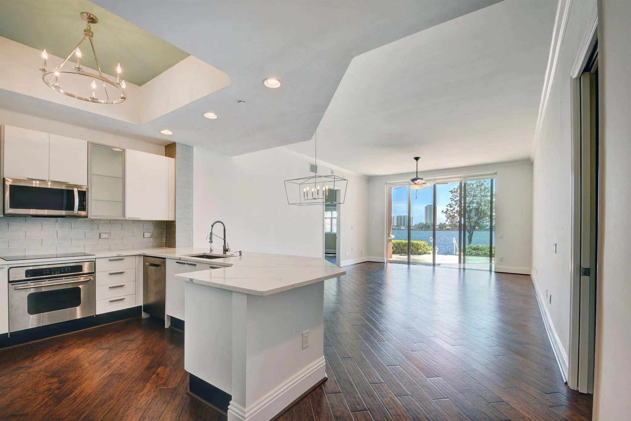 2640 Lake Shore Drive, #115