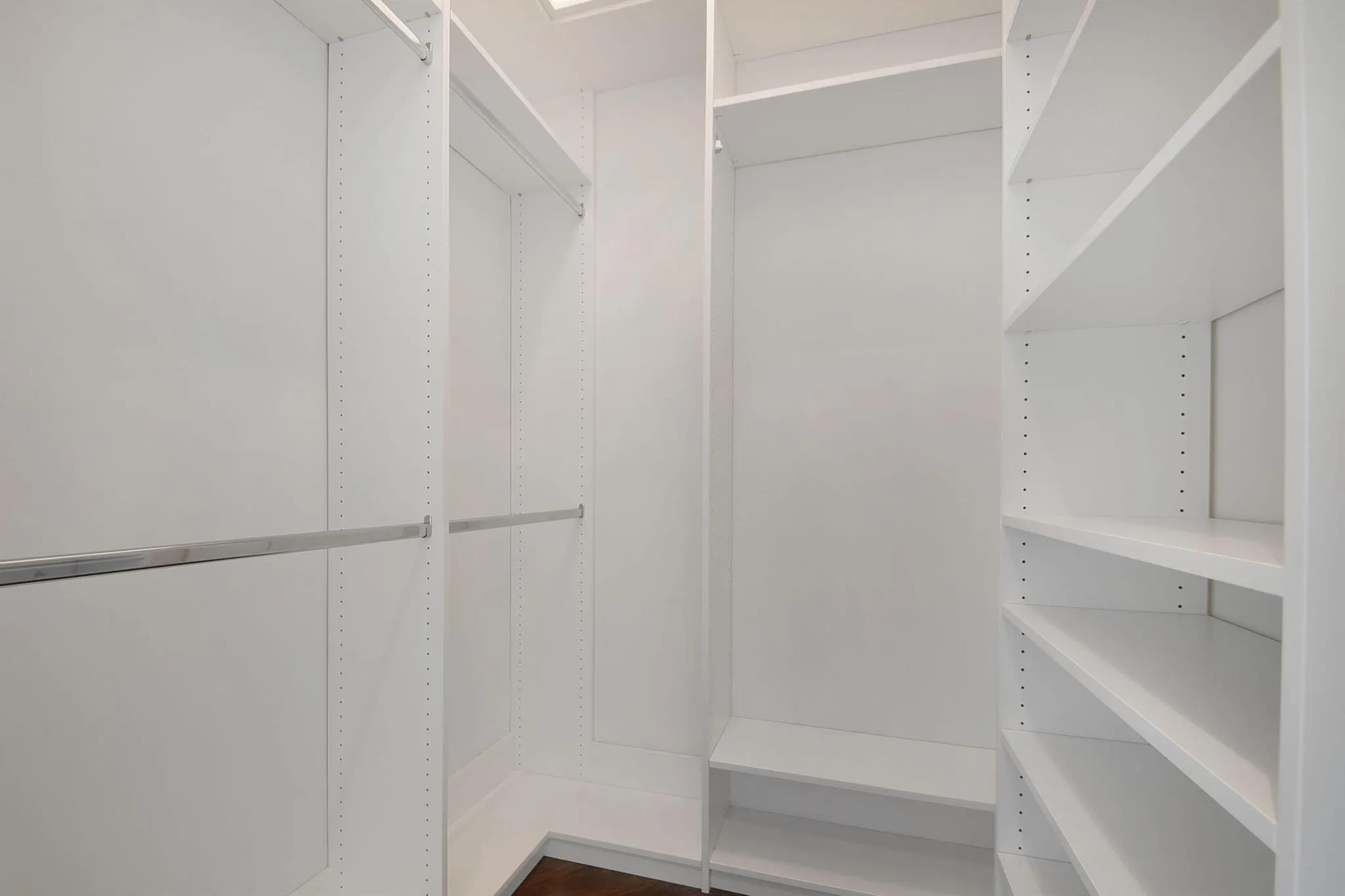 2640 Lake Shore Drive, #115