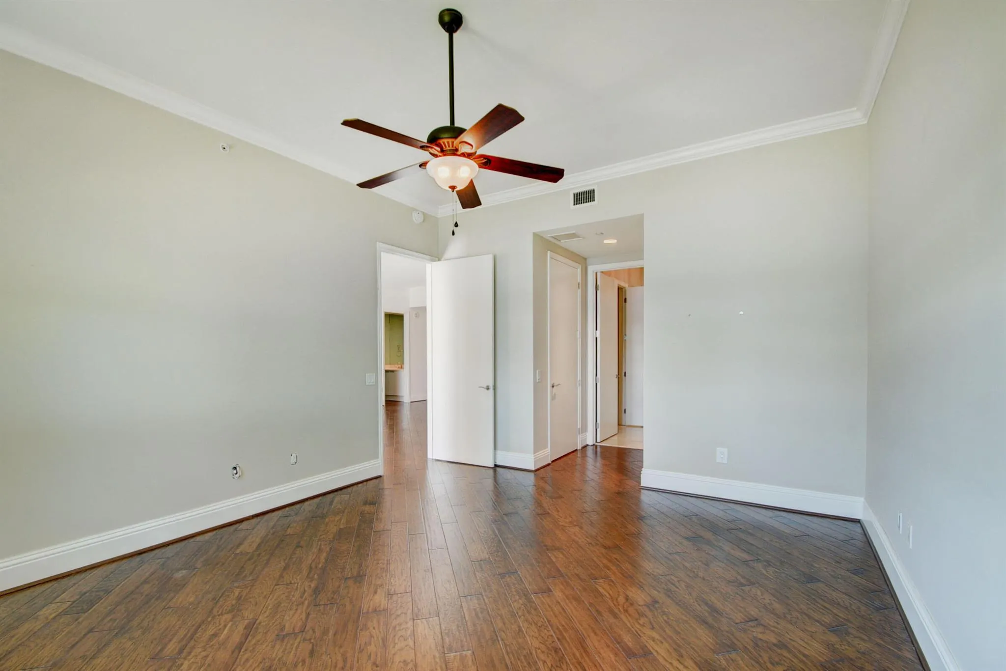 2640 Lake Shore Drive, #115
