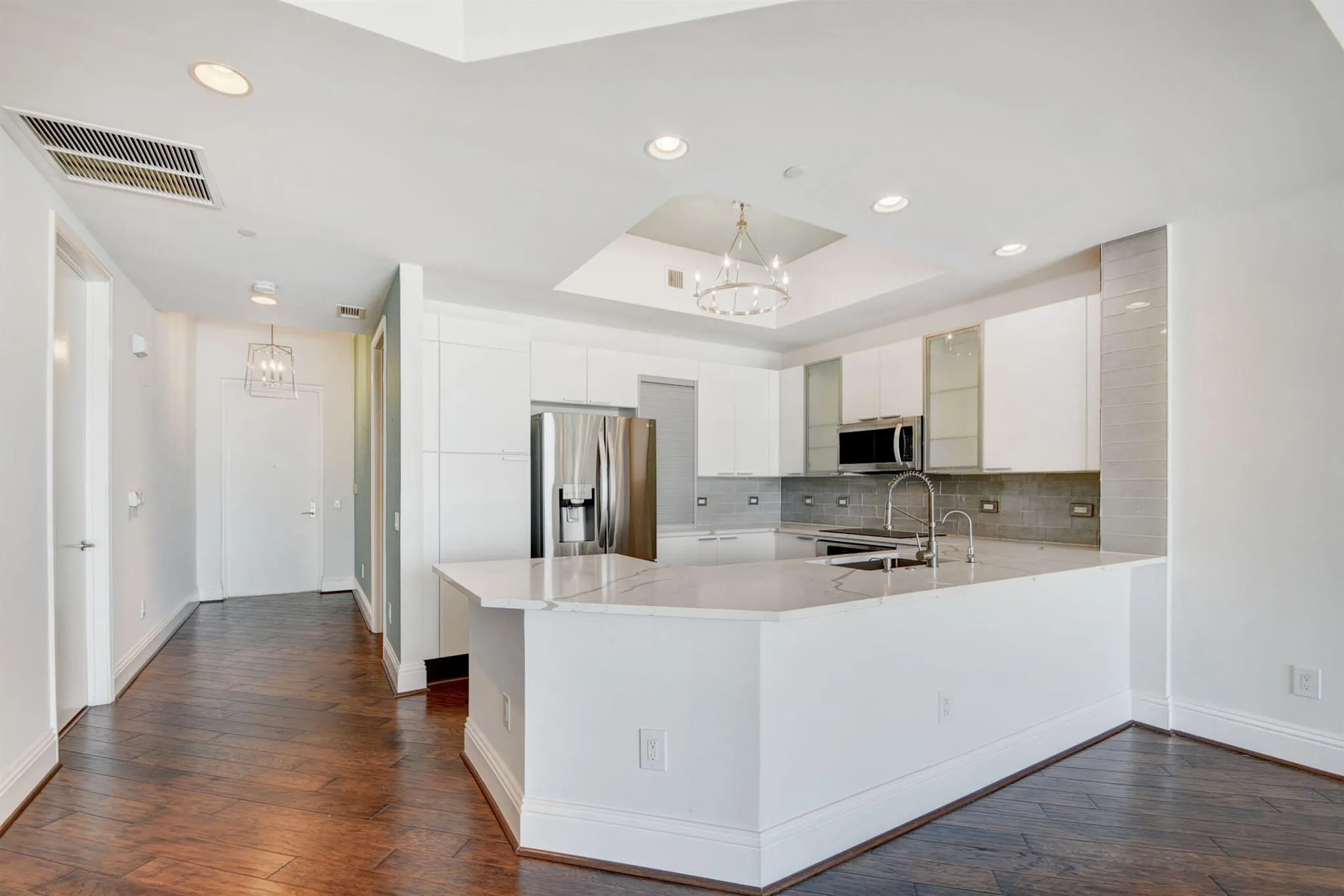 2640 Lake Shore Drive, #115
