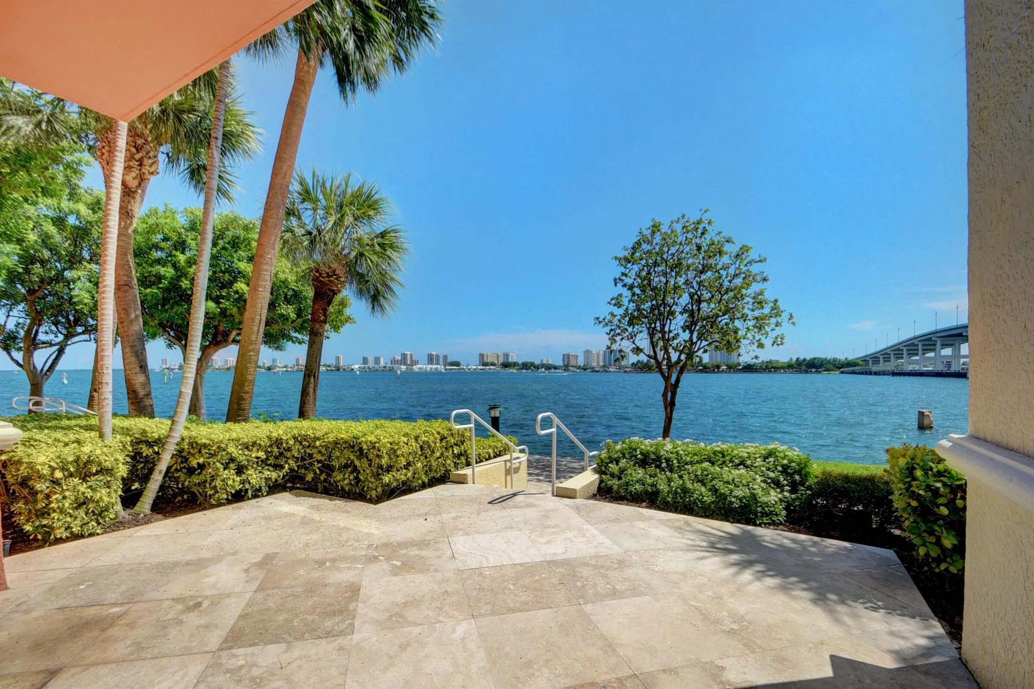 2640 Lake Shore Drive, #115