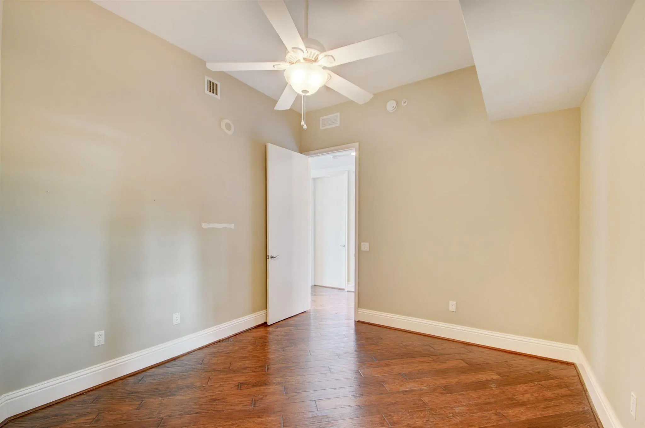 2640 Lake Shore Drive, #115
