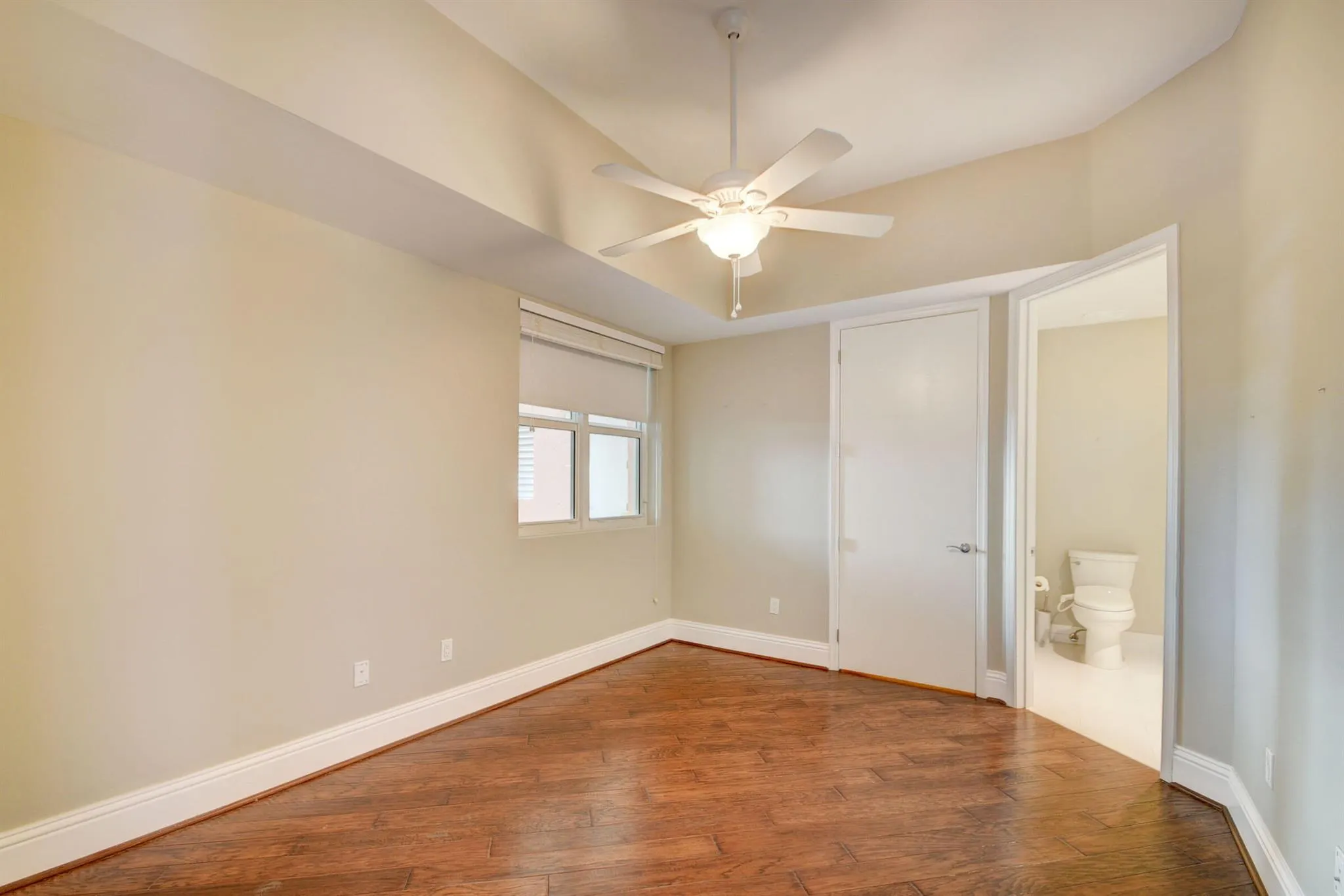 2640 Lake Shore Drive, #115