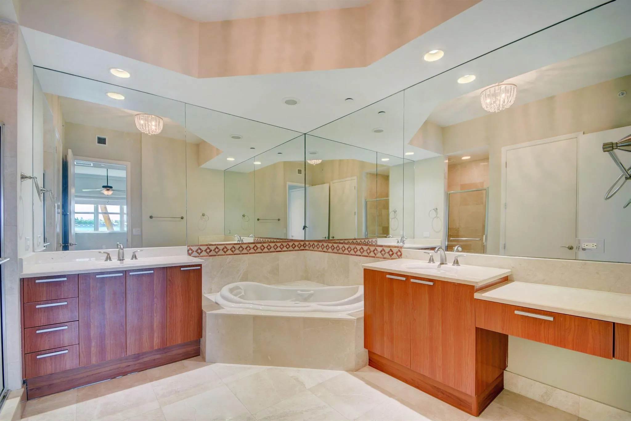 2640 Lake Shore Drive, #115