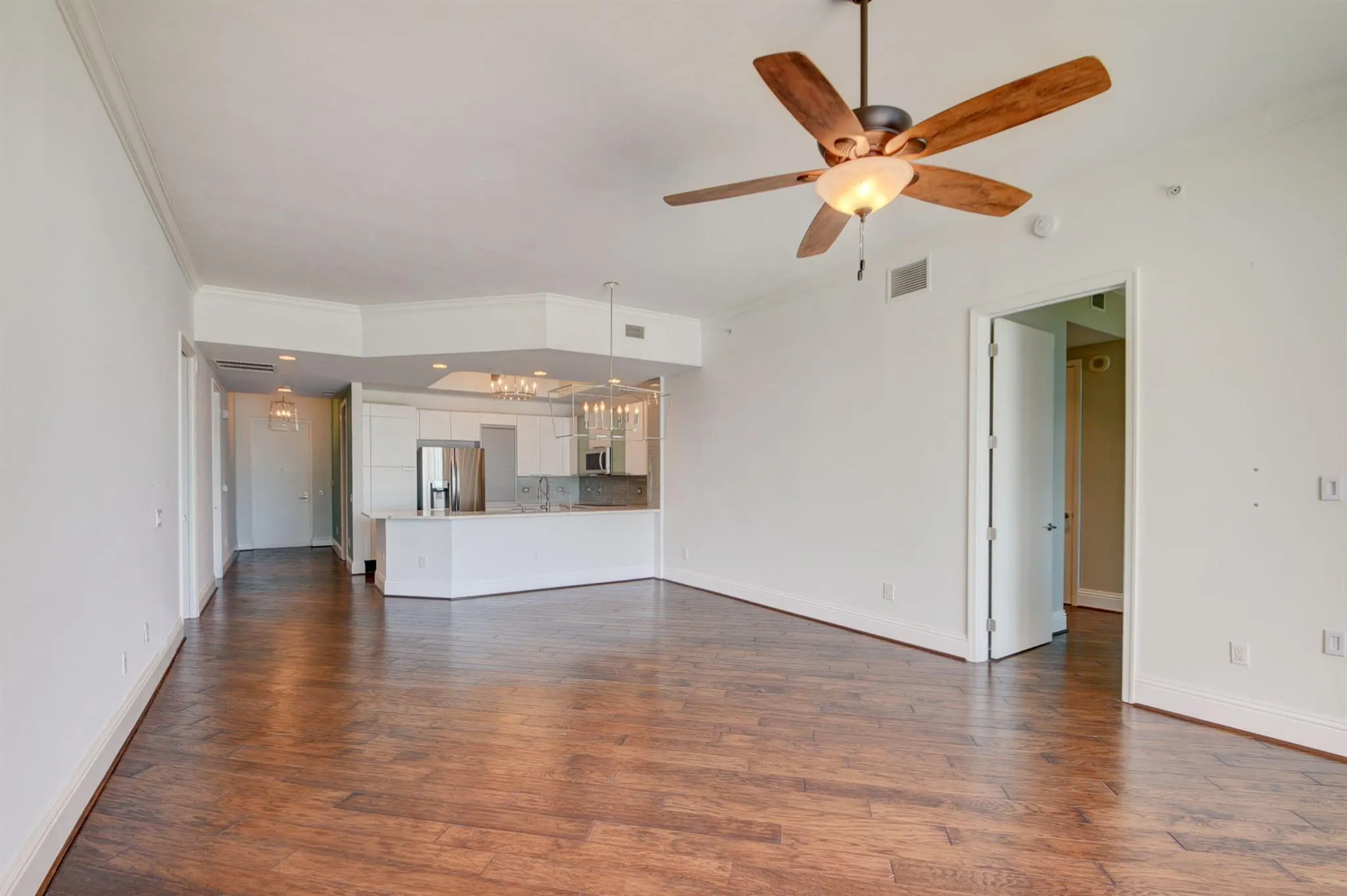 2640 Lake Shore Drive, #115